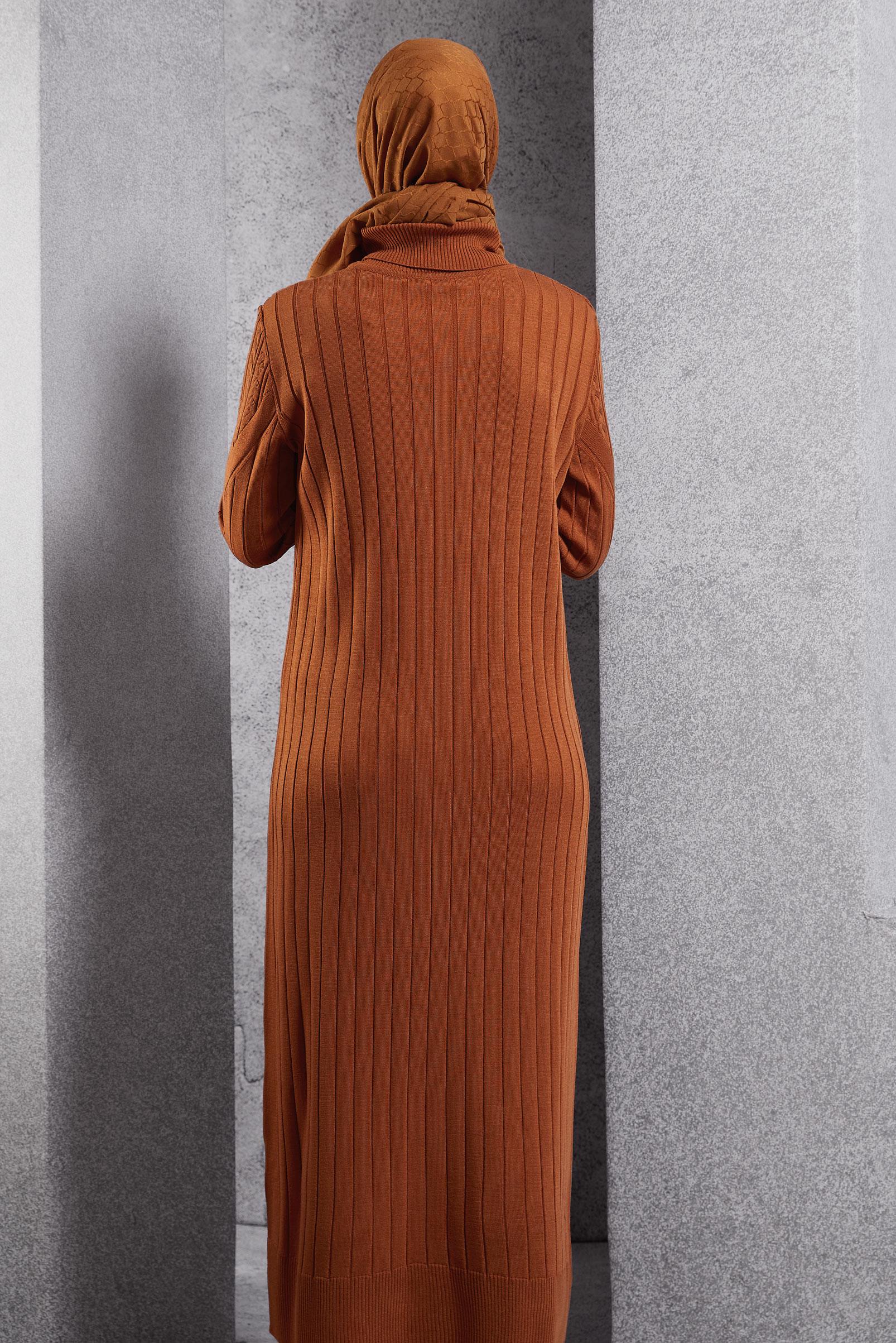 Vêtements hijab ORANGE ROBE EN TRICOT À COL ROULÉ 44923