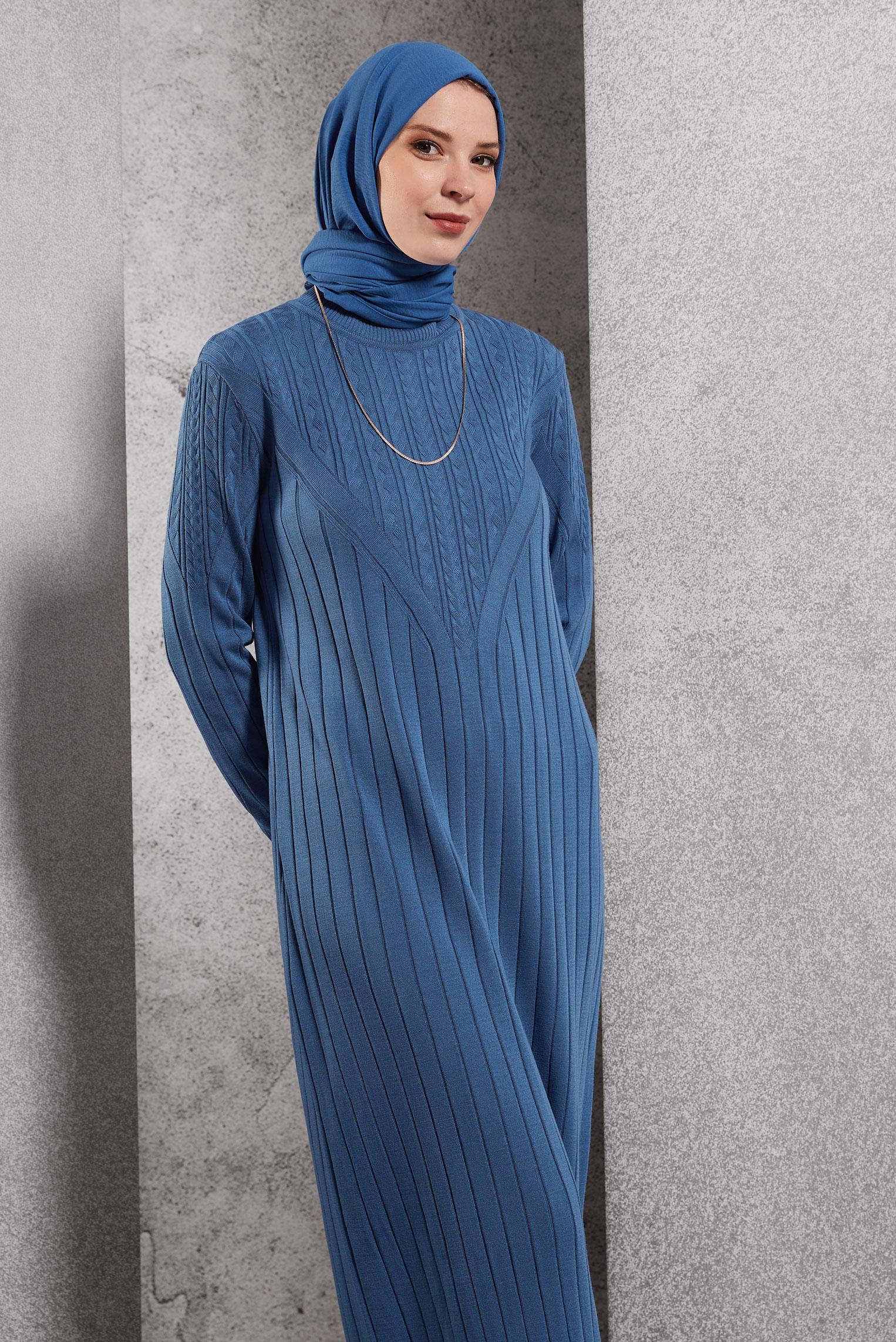 Vêtements hijab BLEU ROBE EN TRICOT À COL ROULÉ 44923