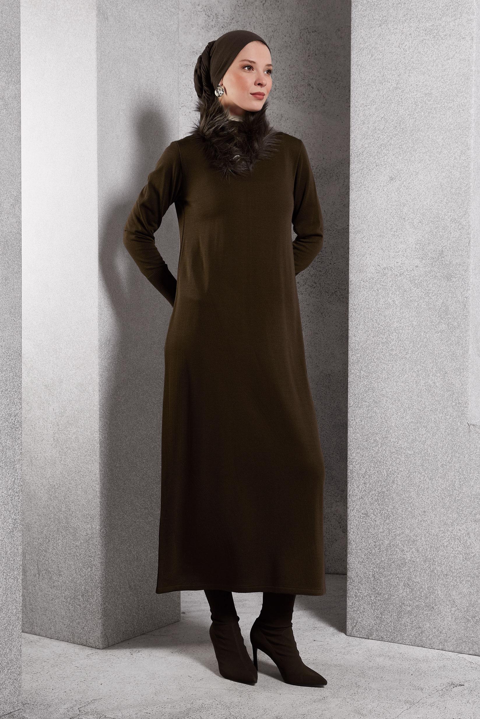 Vêtements hijab BRUN ROBE EN TRICOT AVEC DÉTAILS EN FOURRURE 44936