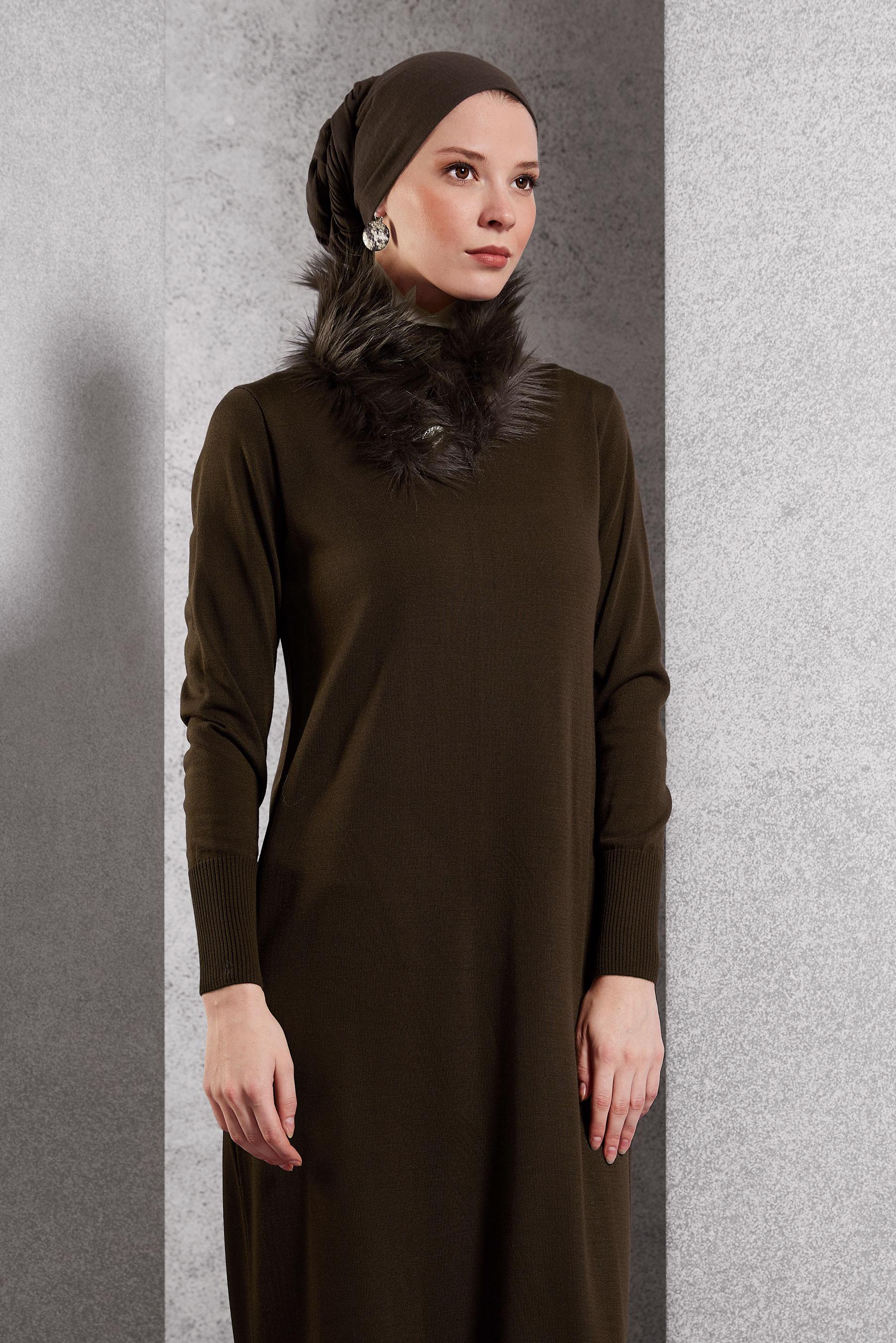 Vêtements hijab BRUN ROBE EN TRICOT AVEC DÉTAILS EN FOURRURE 44936