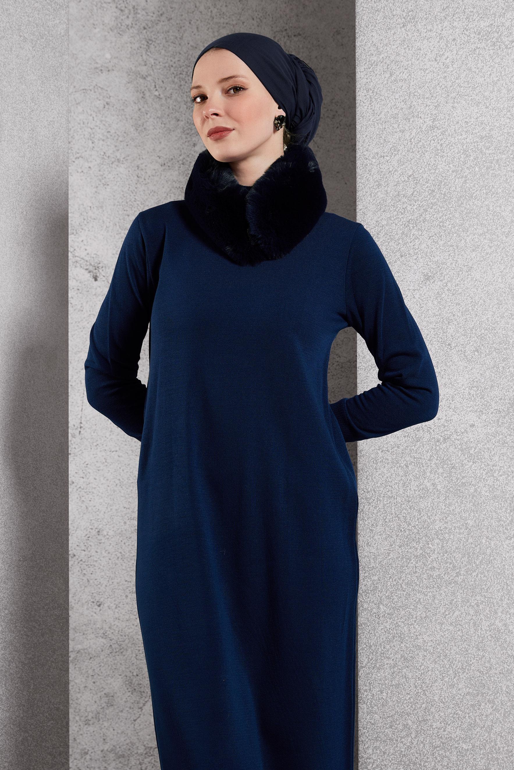 Tesettür giyim LACİVERT KÜRK DETAYLI TRİKO ELBİSE 44936