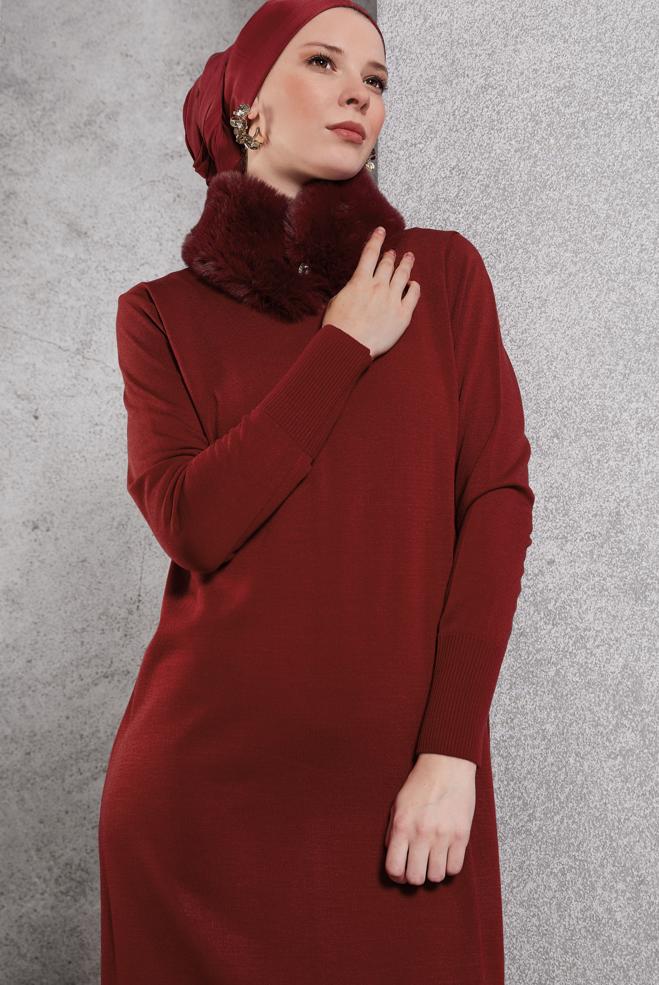 Vêtements hijab ROUGE BORDEAUX ROBE EN TRICOT AVEC DÉTAILS EN FOURRURE 44936 - ALVİNA