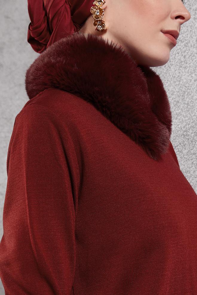 Vêtements hijab ROUGE BORDEAUX ROBE EN TRICOT AVEC DÉTAILS EN FOURRURE 44936 - ALVİNA