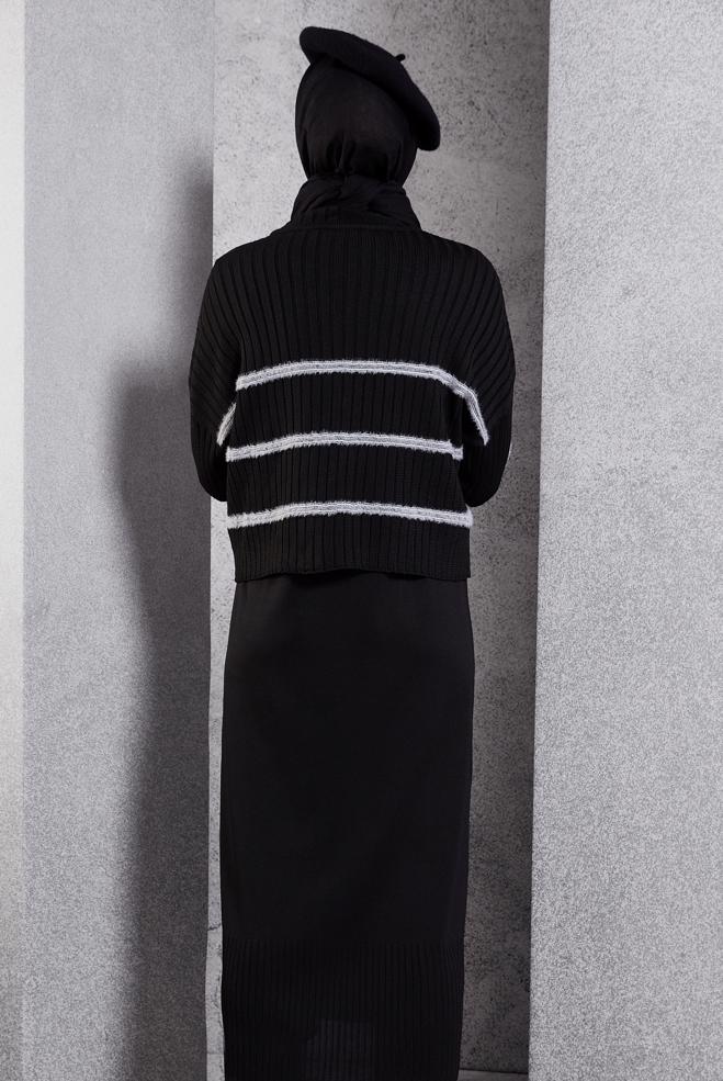 Vêtements hijab NOIR ROBE EN MAILLE AVEC BROCHE 44974 - ALVİNA