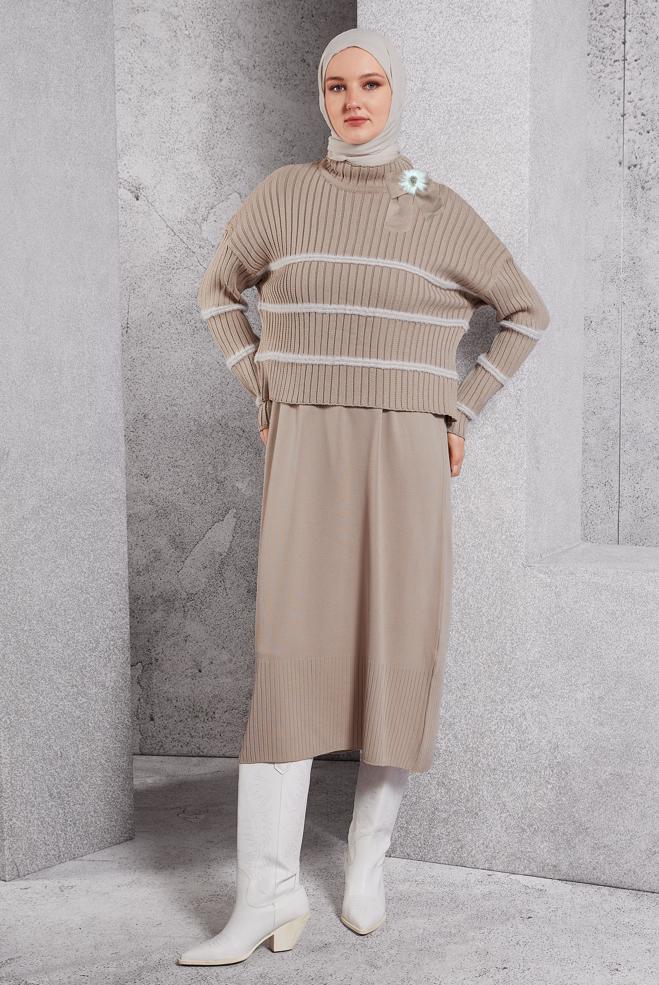Vêtements hijab BEIGE ROBE EN MAILLE AVEC BROCHE 44974 - ALVİNA