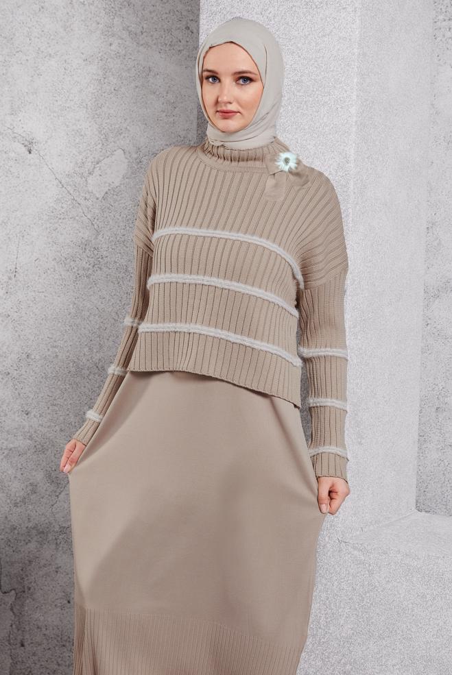 Vêtements hijab BEIGE ROBE EN MAILLE AVEC BROCHE 44974 - ALVİNA