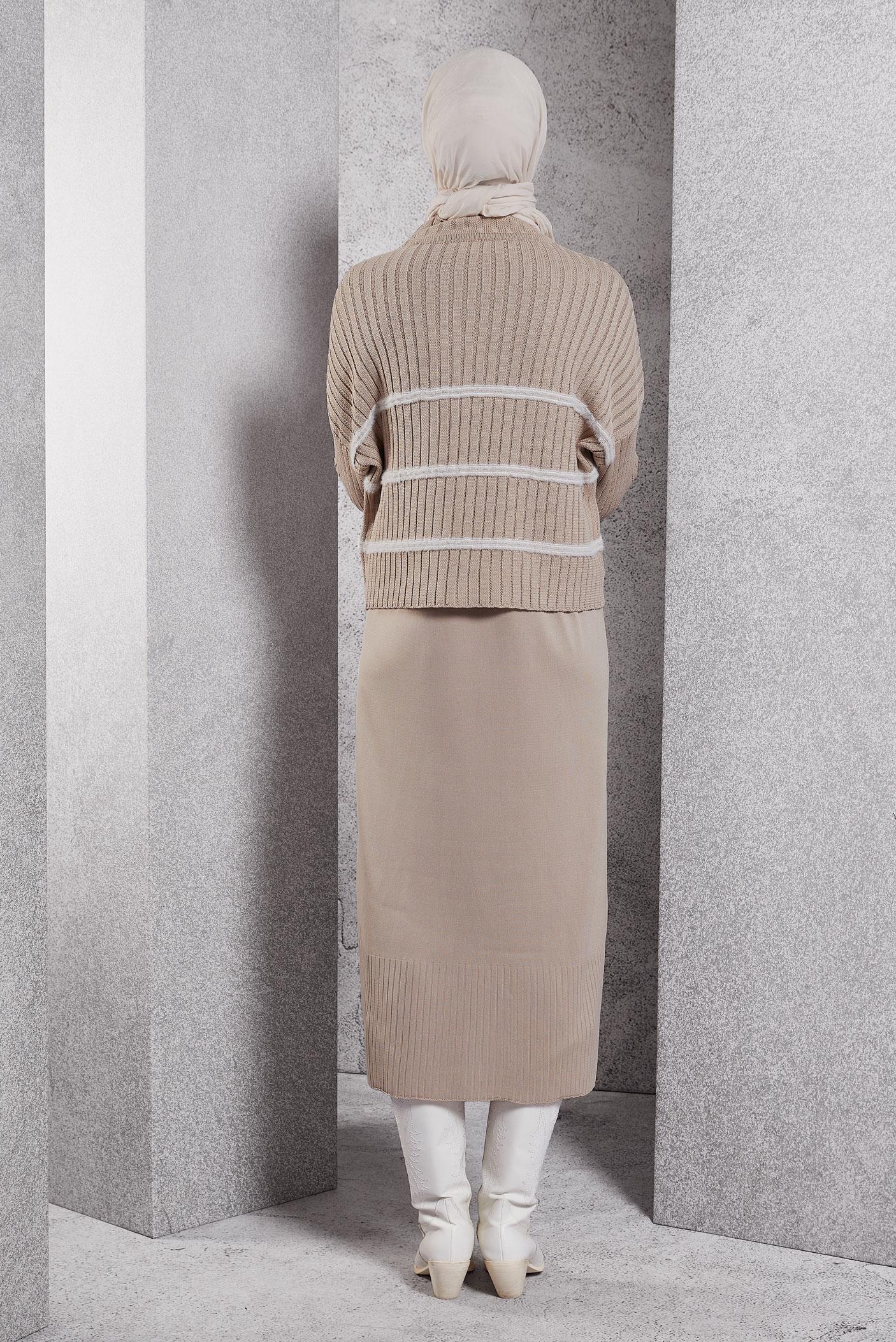 Vêtements hijab BEIGE ROBE EN MAILLE AVEC BROCHE 44974