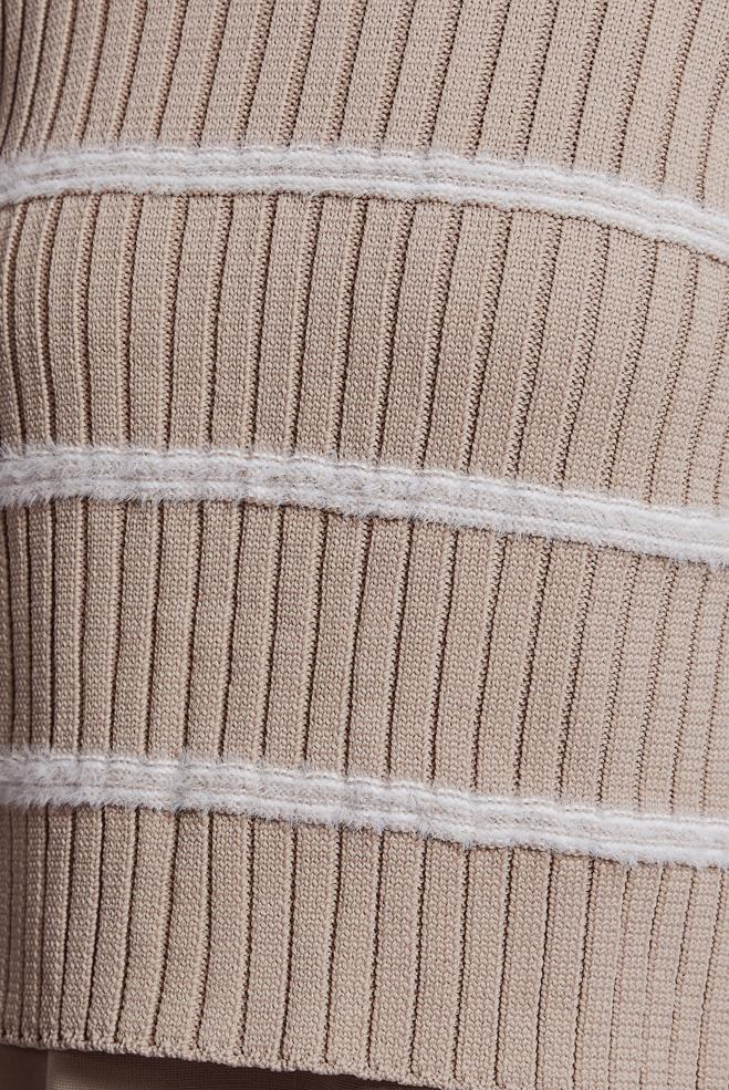 Vêtements hijab BEIGE ROBE EN MAILLE AVEC BROCHE 44974 - ALVİNA