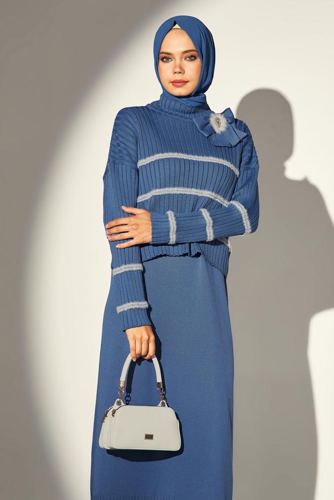 Vêtements hijab BLEU MARINE ROBE EN MAILLE AVEC BROCHE 44974 - ALVİNA