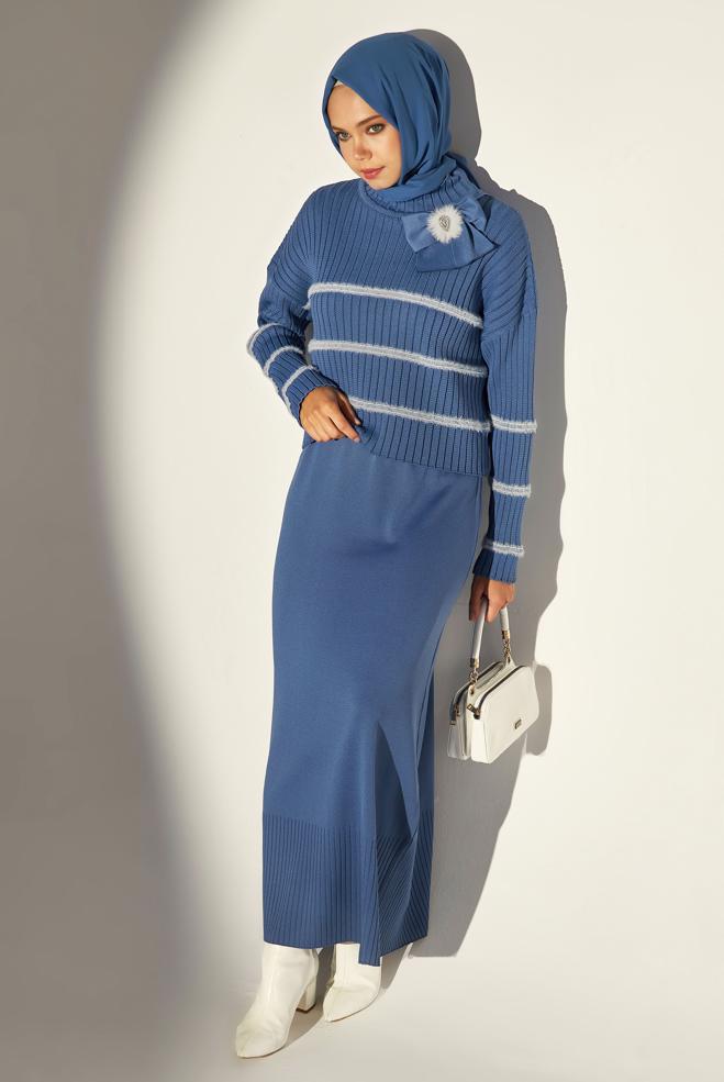 Vêtements hijab BLEU MARINE ROBE EN MAILLE AVEC BROCHE 44974 - ALVİNA