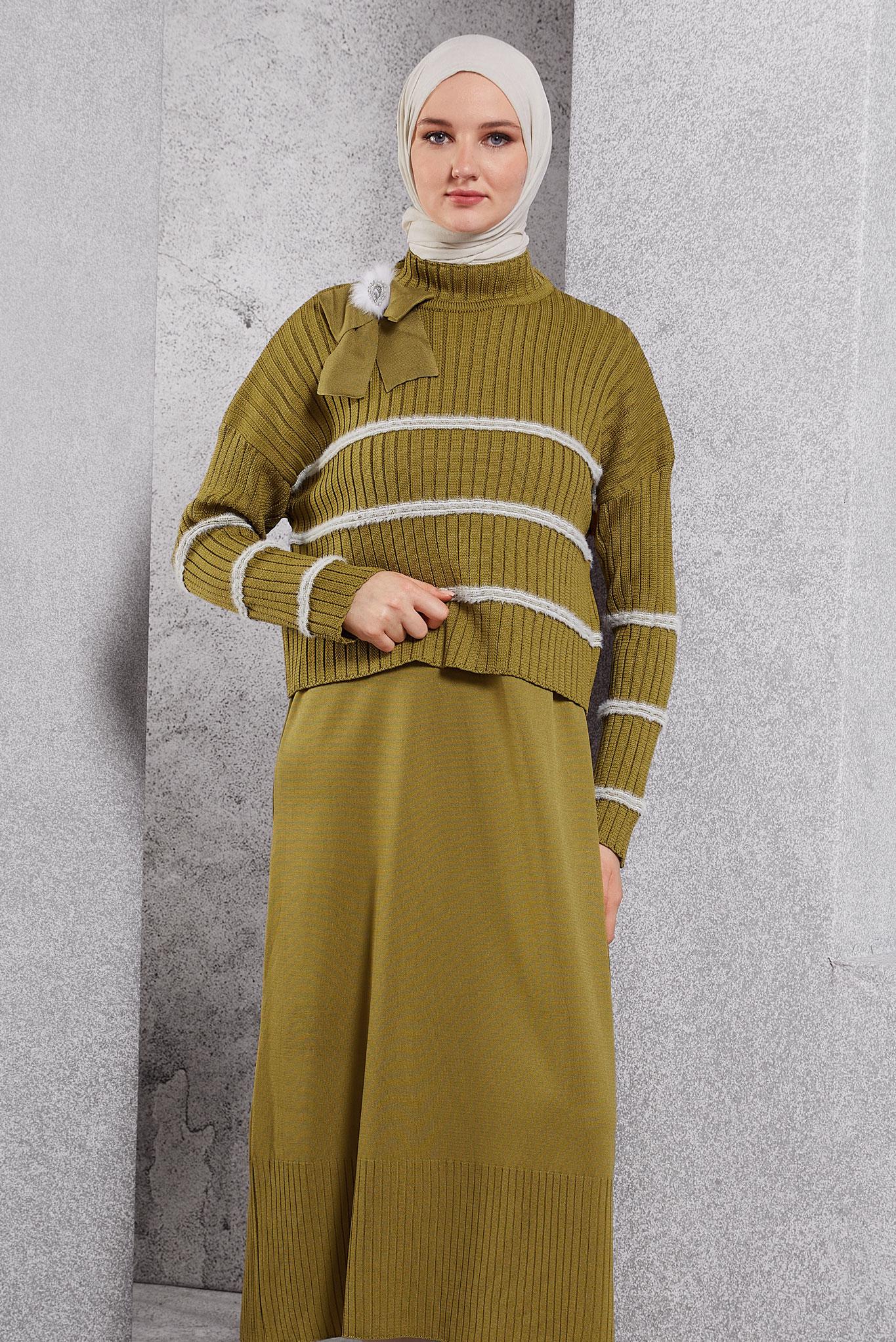 Vêtements hijab VERT ROBE EN MAILLE AVEC BROCHE 44974