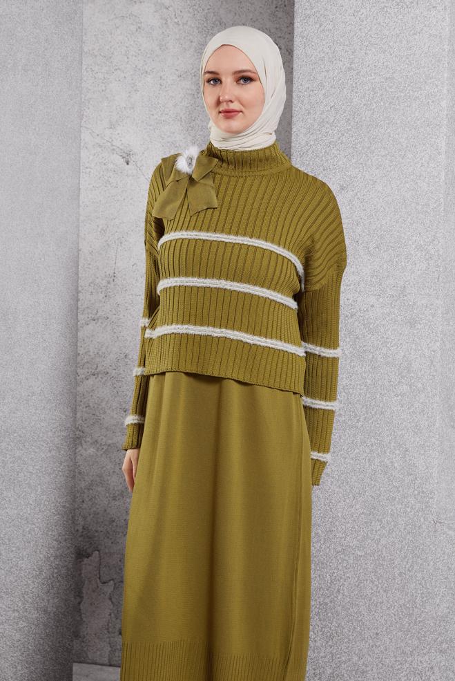 Vêtements hijab VERT ROBE EN MAILLE AVEC BROCHE 44974 - ALVİNA