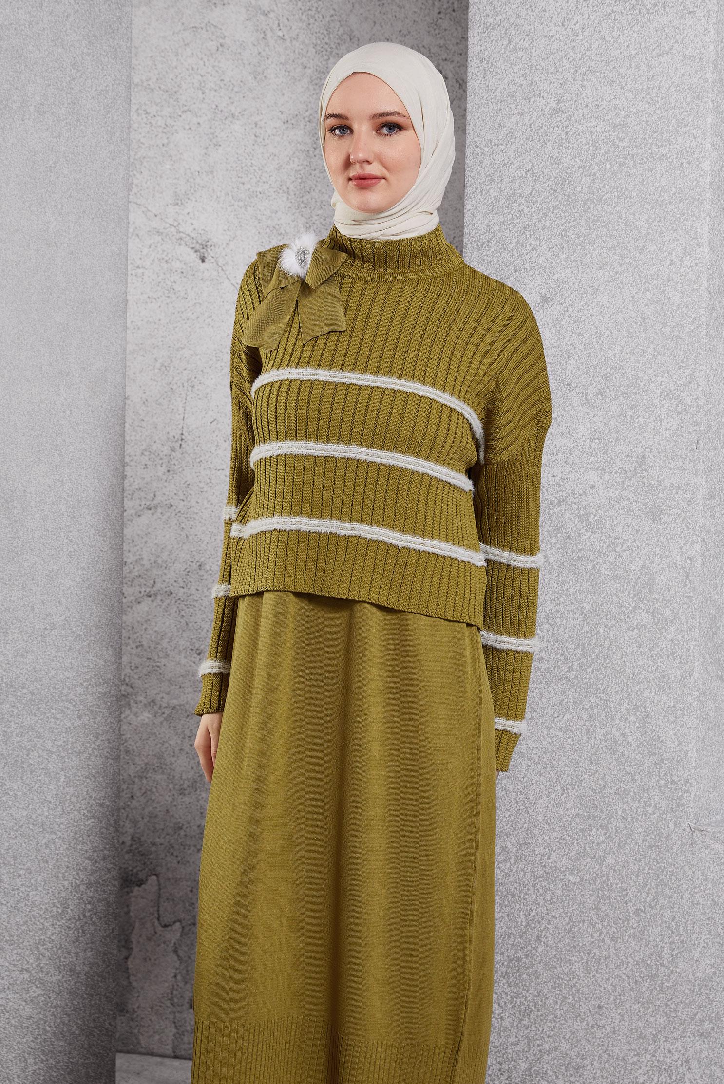 Vêtements hijab VERT ROBE EN MAILLE AVEC BROCHE 44974