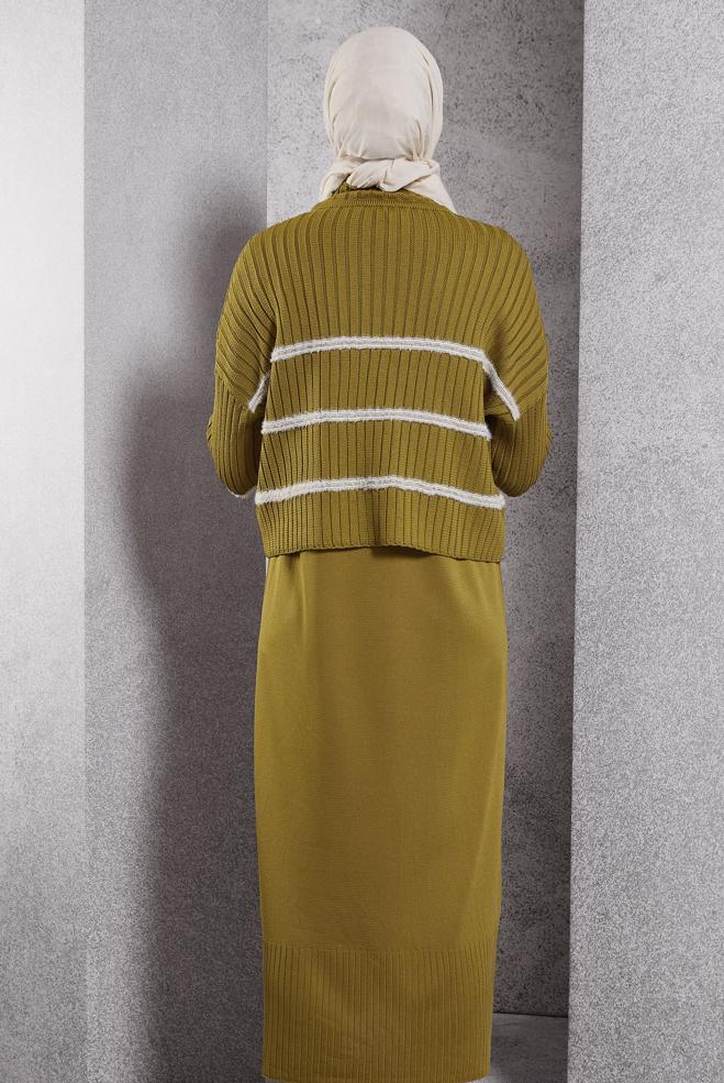 Vêtements hijab VERT ROBE EN MAILLE AVEC BROCHE 44974 - ALVİNA