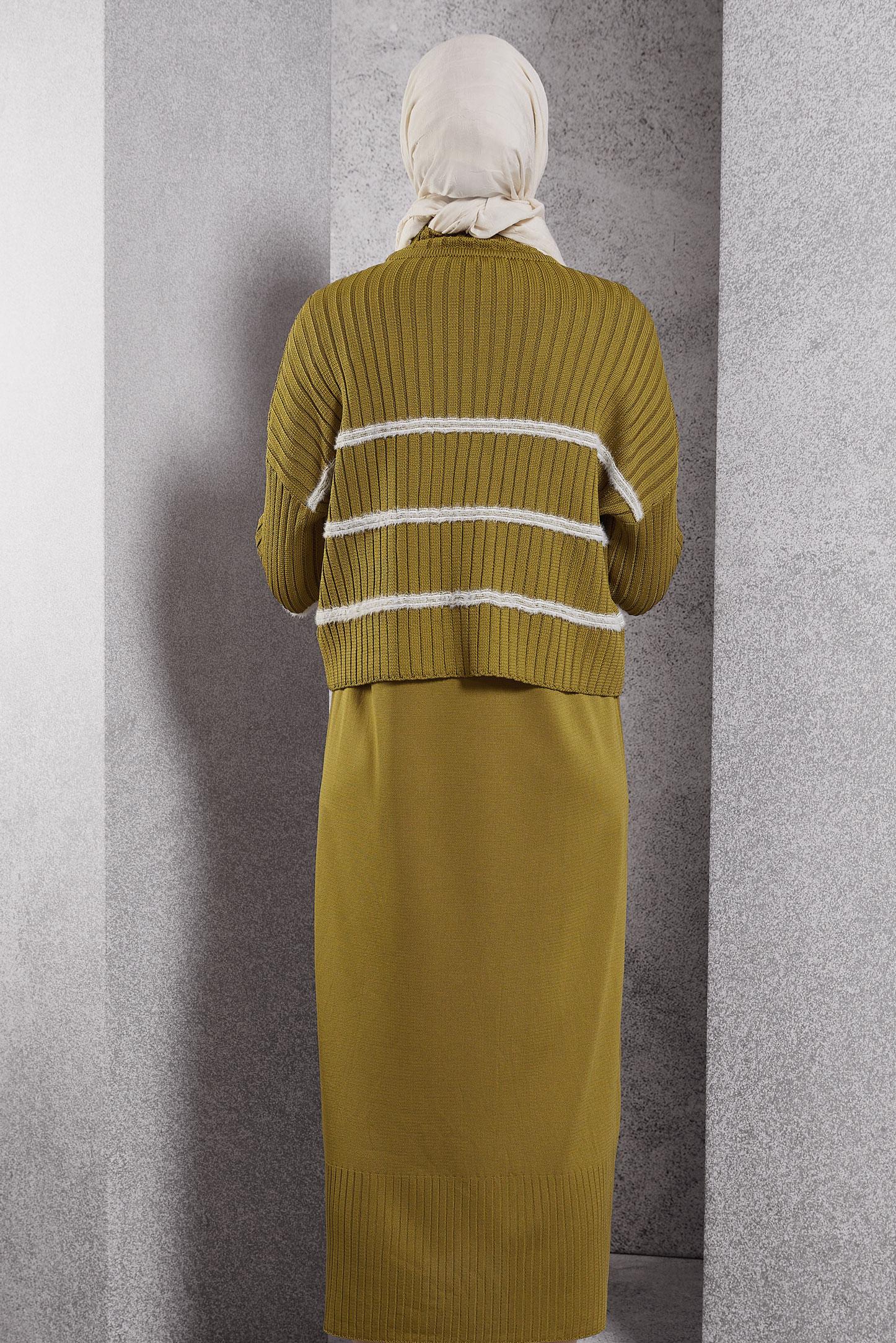 Vêtements hijab VERT ROBE EN MAILLE AVEC BROCHE 44974