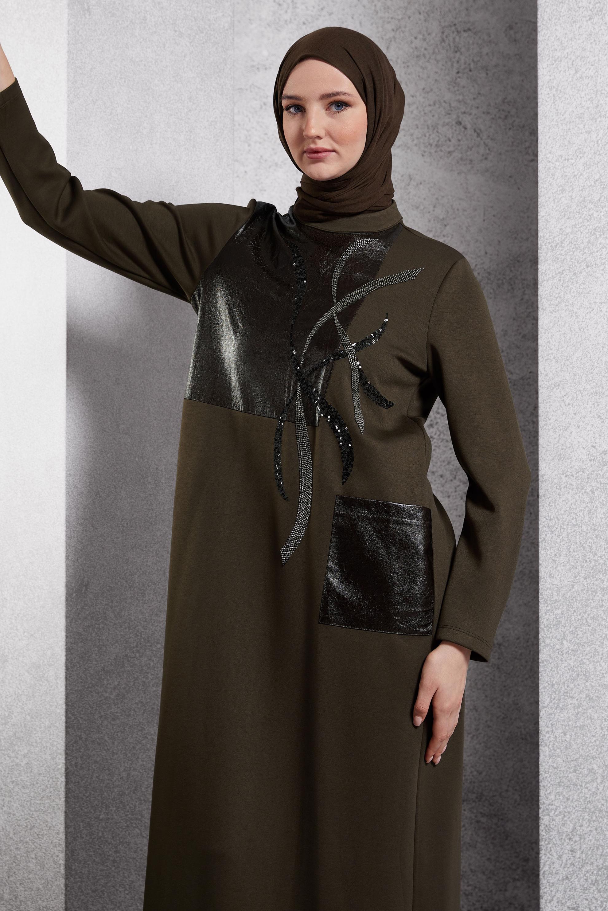 Vêtements hijab BRUN ROBE MODESTE BRODÉE DE PIERRES PRÉCIEUSES 45058