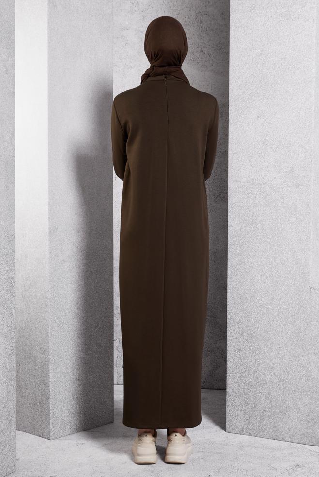Vêtements hijab BRUN ROBE MODESTE BRODÉE DE PIERRES PRÉCIEUSES 45058 - ALVİNA