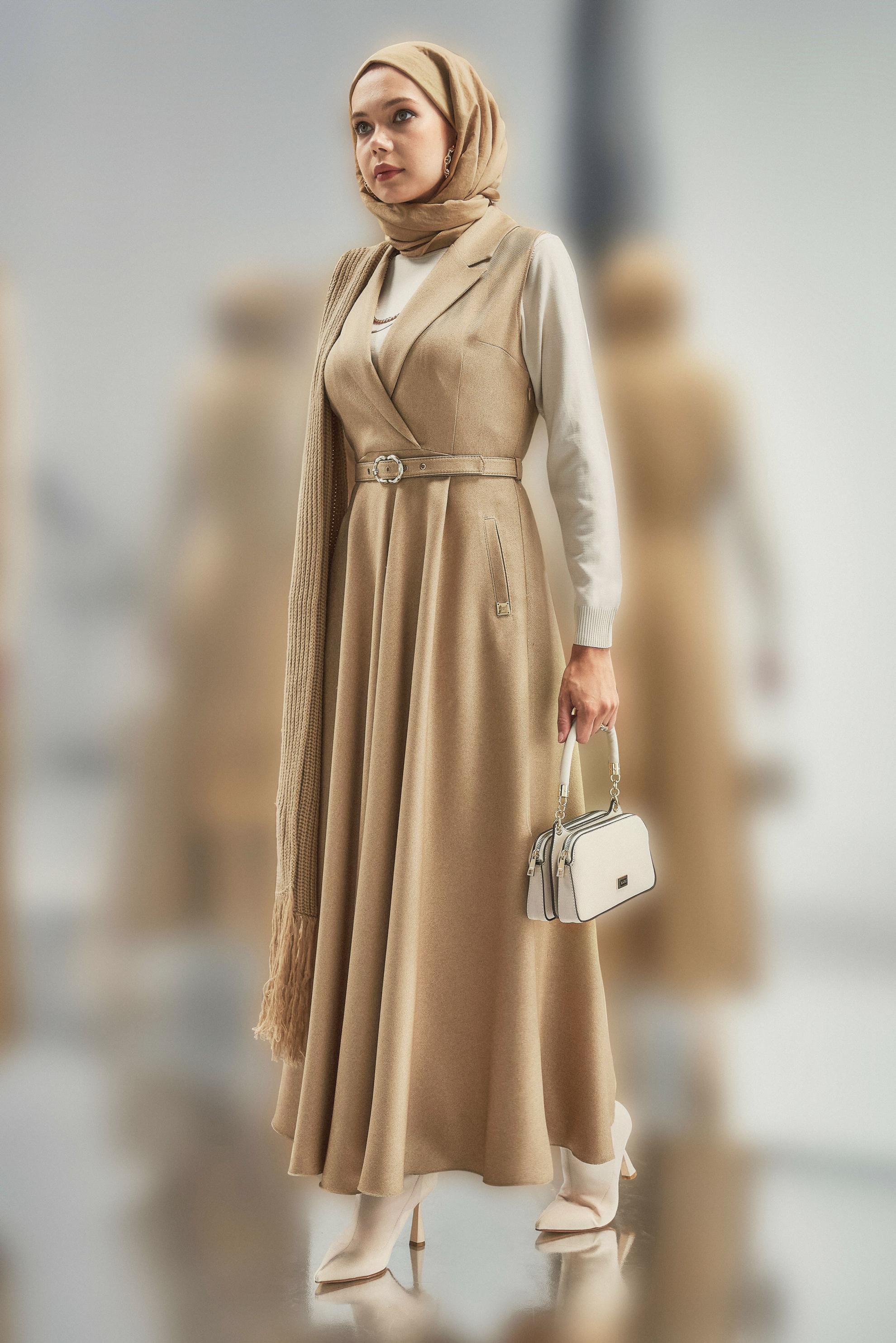 Tesettür giyim BEJ KEMERLİ JİLE ELBİSE 45071