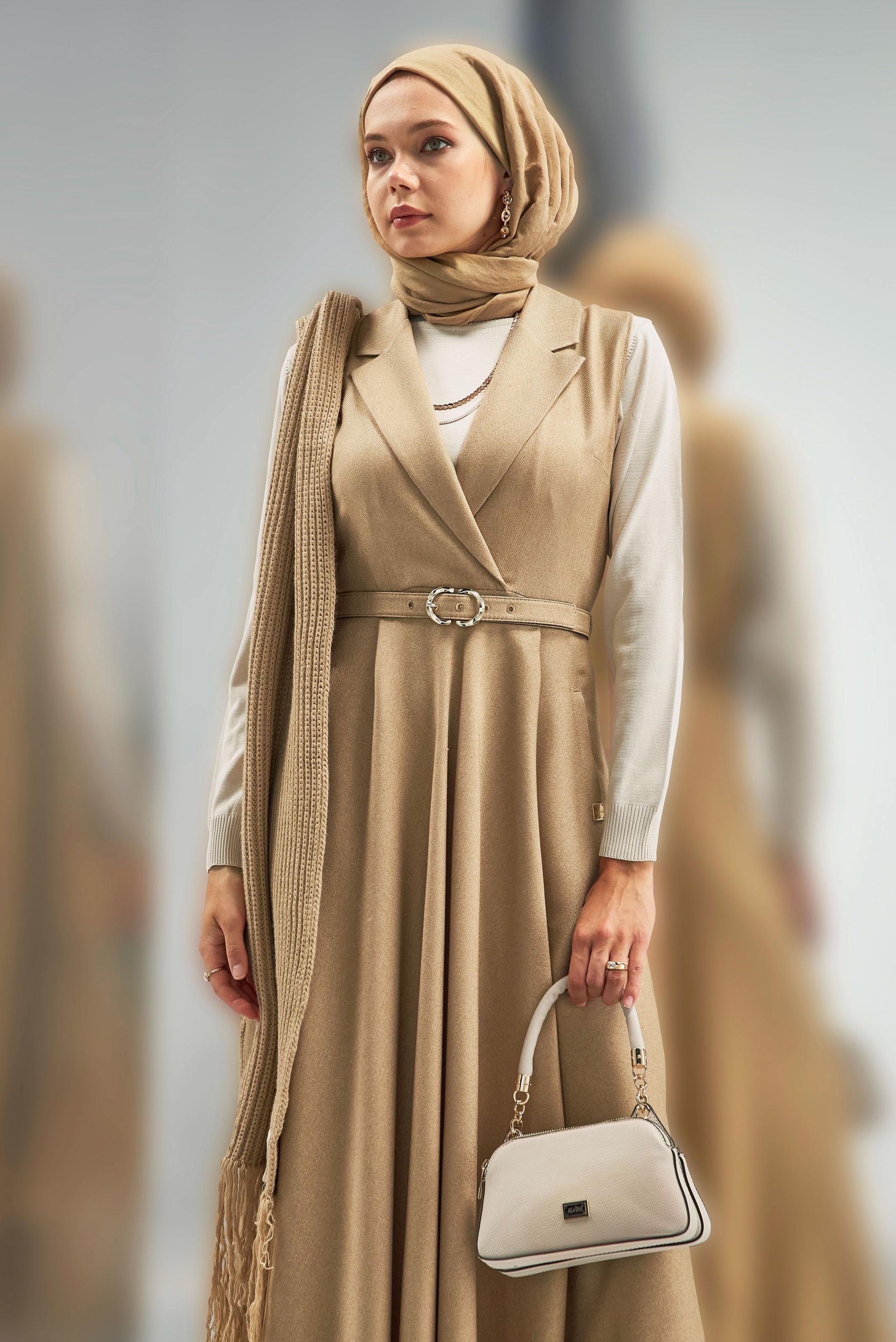 Tesettür giyim BEJ KEMERLİ JİLE ELBİSE 45071
