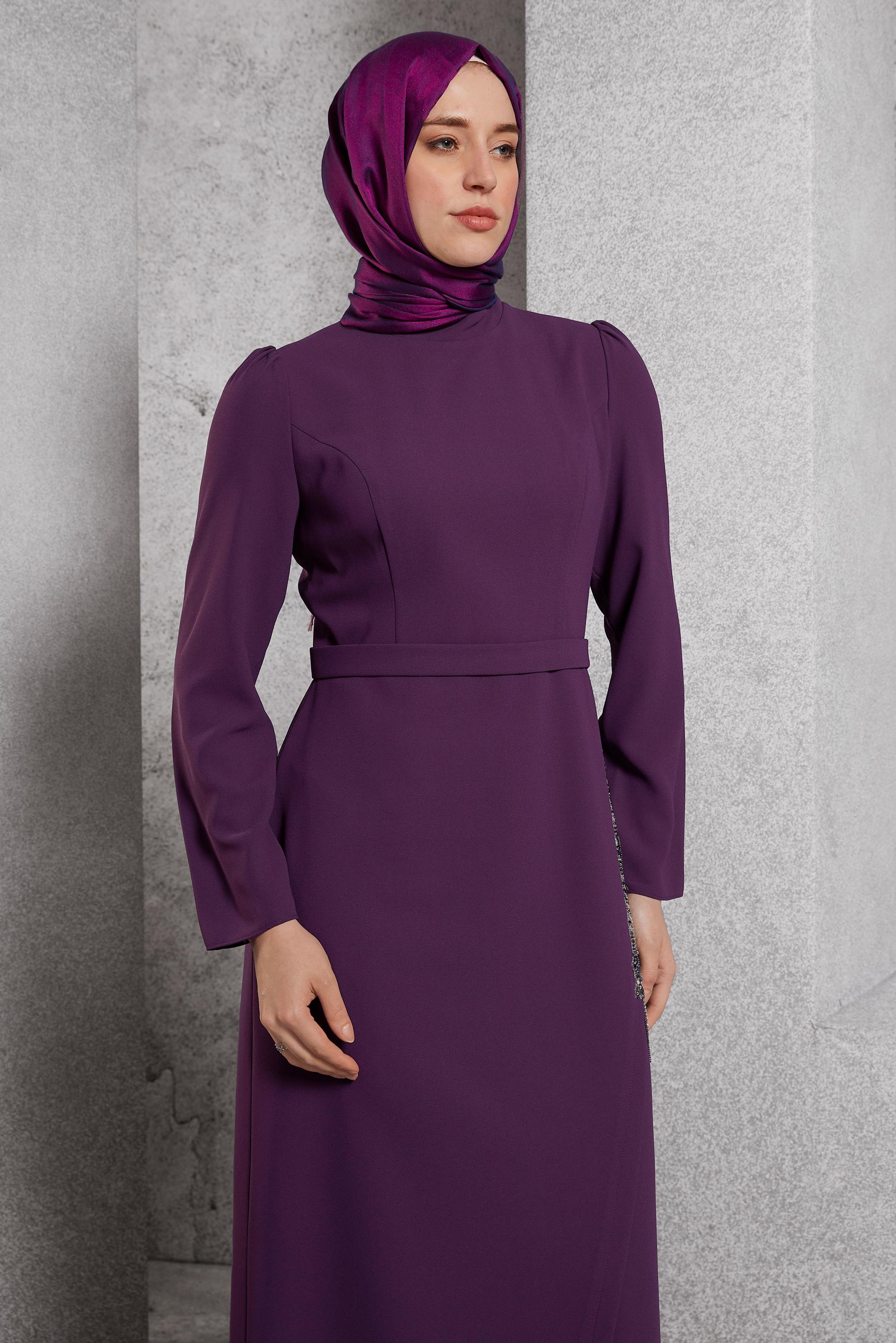 Vêtements hijab PRUNE ROBE À DÉTAILS DE PIERRES PRÉCIEUSES 45191