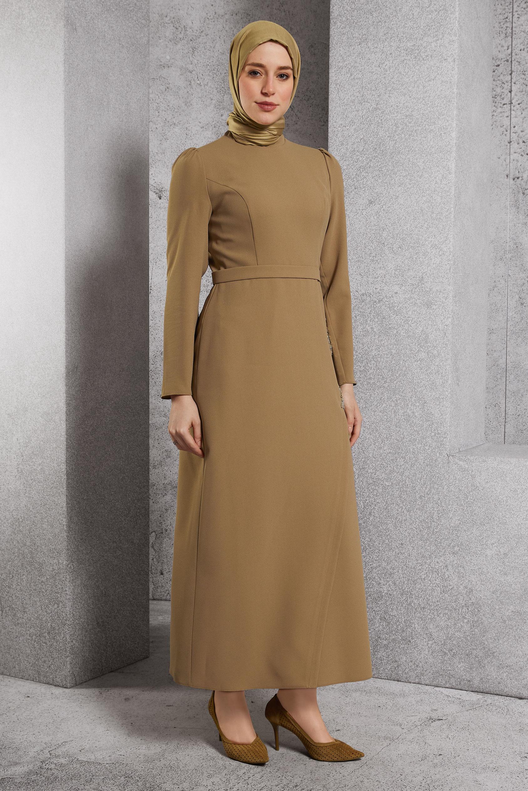 Vêtements hijab BRUN ROBE À DÉTAILS DE PIERRES PRÉCIEUSES 45191