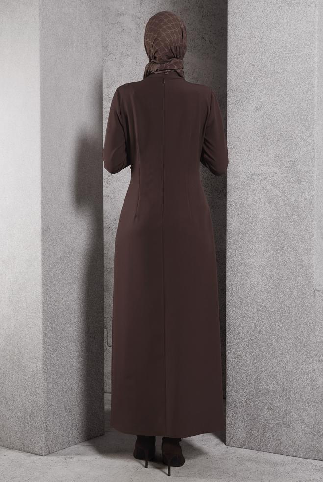Vêtements hijab BRUN ROBE À DÉTAILS DE CHAÎNE 45224 - ALVİNA