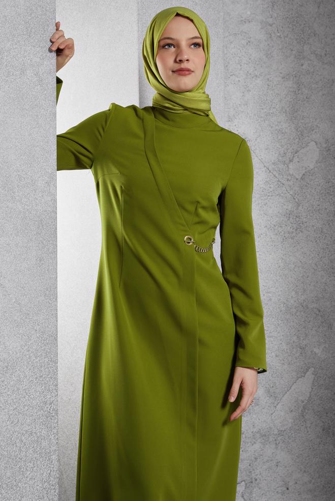 Vêtements hijab VERT ROBE À DÉTAILS DE CHAÎNE 45224 - ALVİNA