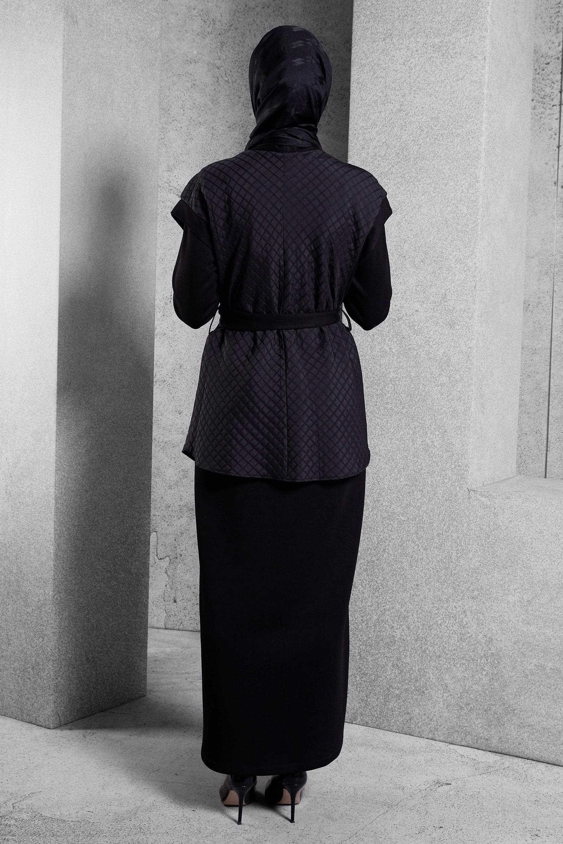 Tesettür giyim SİYAH KUŞAKLI BROŞ DETAYLI ELBİSE 45237