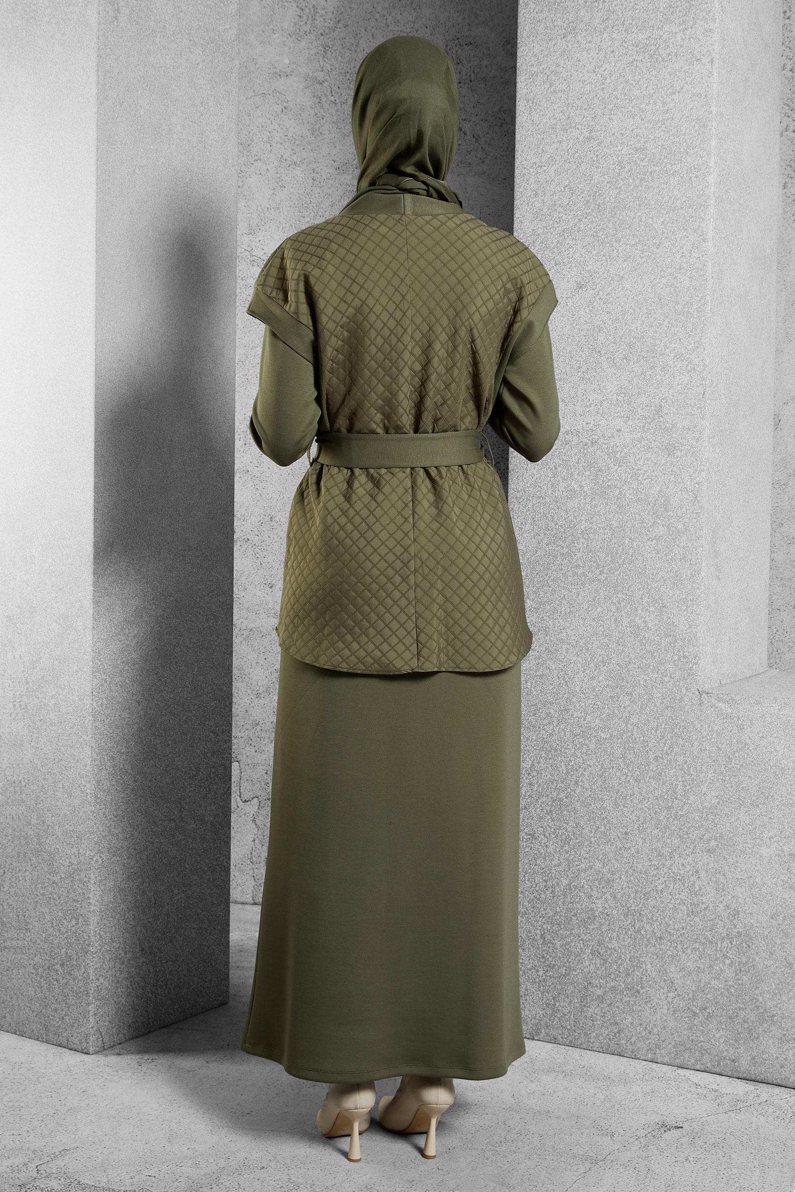 Tesettür giyim HAKİ KUŞAKLI BROŞ DETAYLI ELBİSE 45237