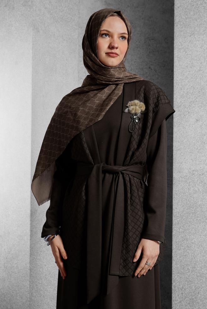 Hijab clothing BROWN BELTED DRESS WITH BROOCH 45237 - ALVİNA