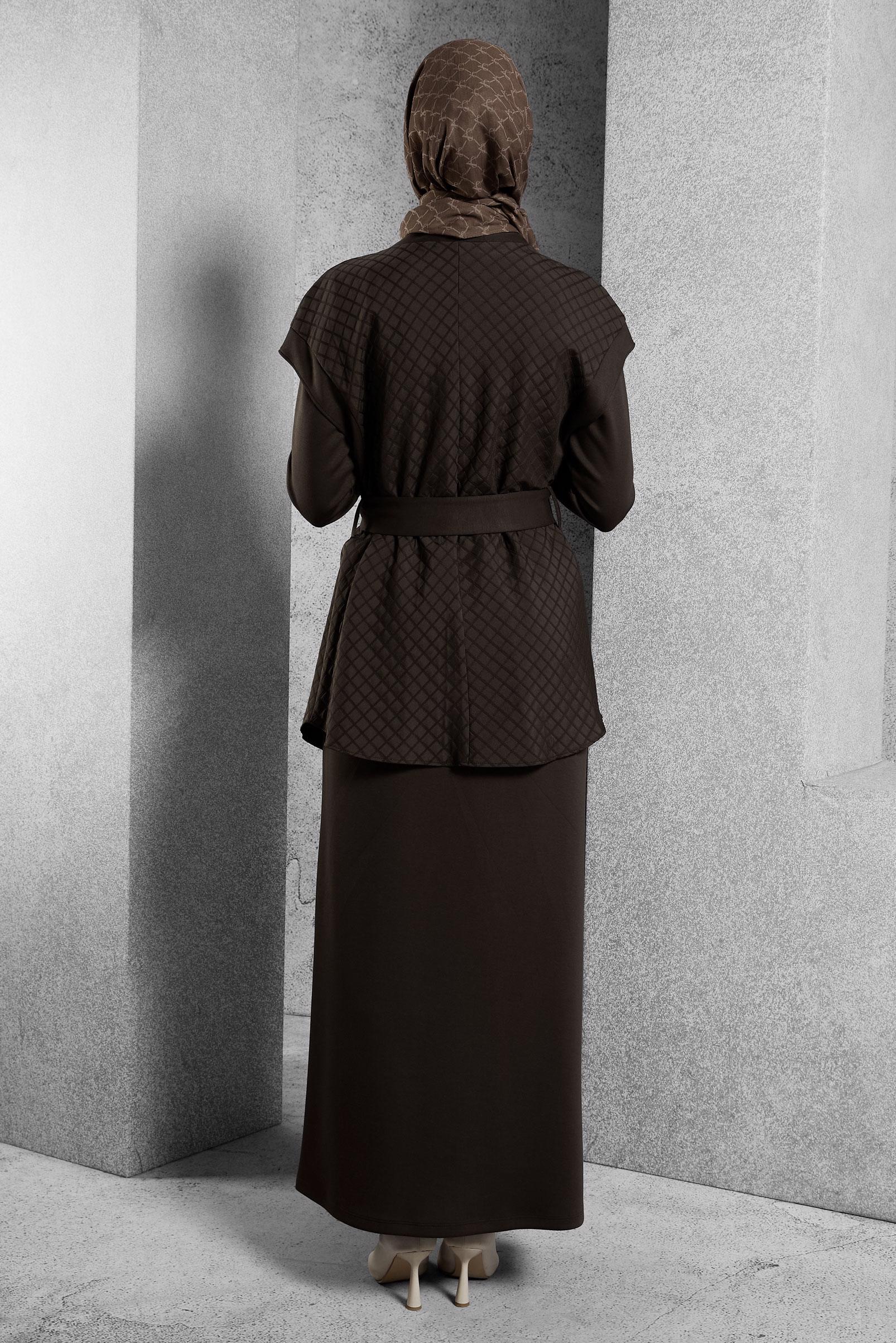 Tesettür giyim KAHVE KUŞAKLI BROŞ DETAYLI ELBİSE 45237