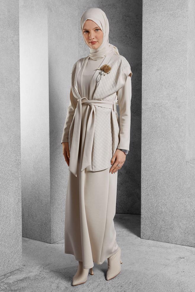 Hijab clothing BEIGE BELTED DRESS WITH BROOCH 45237 - ALVİNA