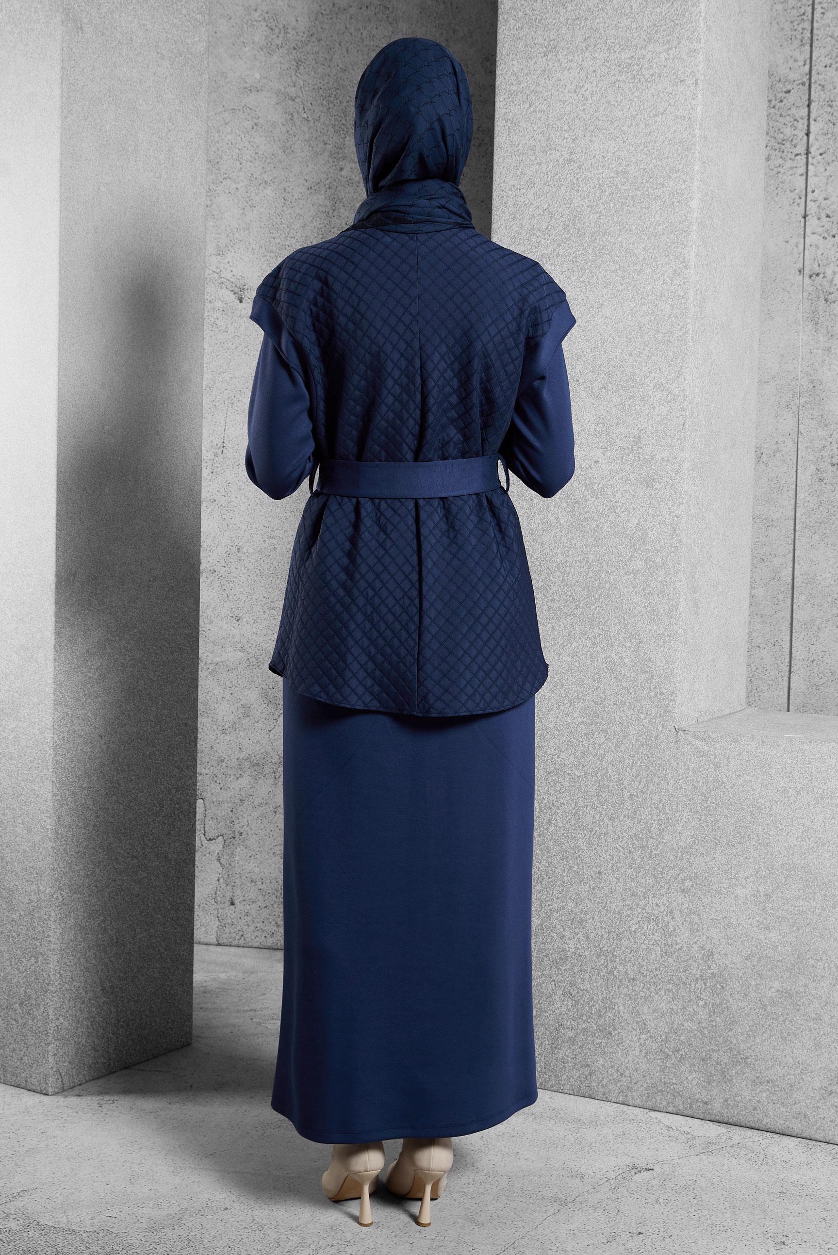 Tesettür giyim LACİVERT KUŞAKLI BROŞ DETAYLI ELBİSE 45237