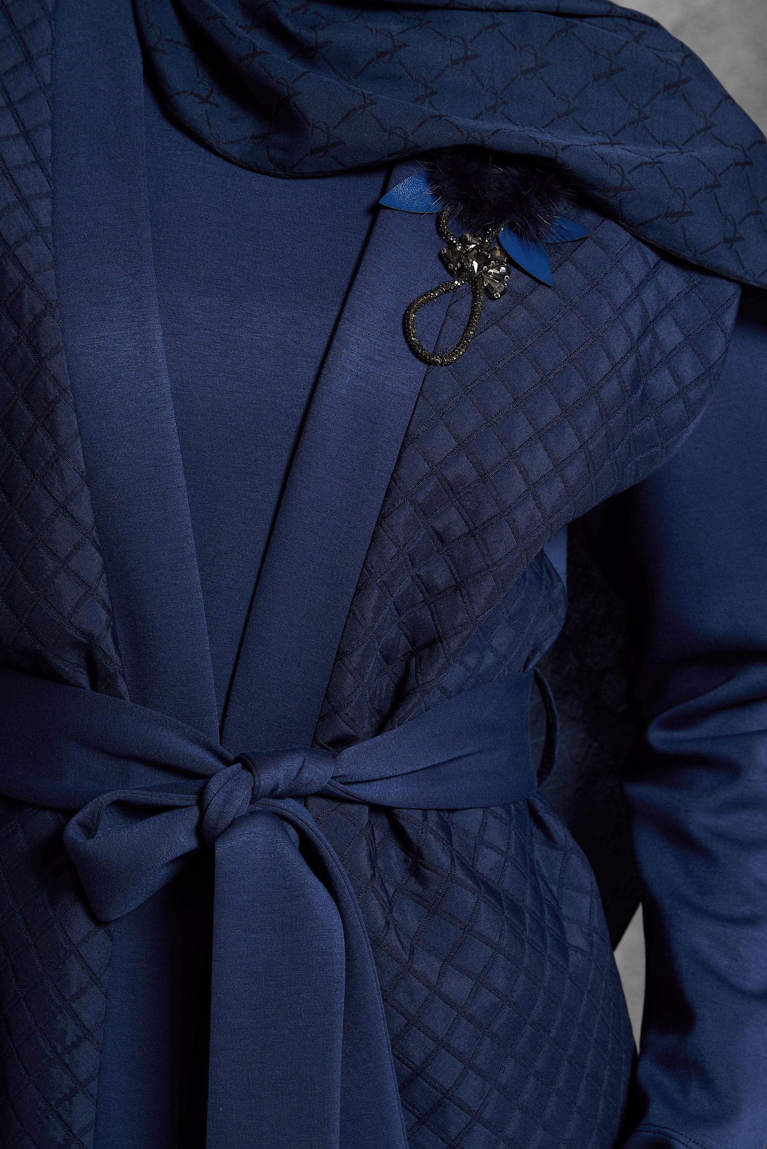 Tesettür giyim LACİVERT KUŞAKLI BROŞ DETAYLI ELBİSE 45237