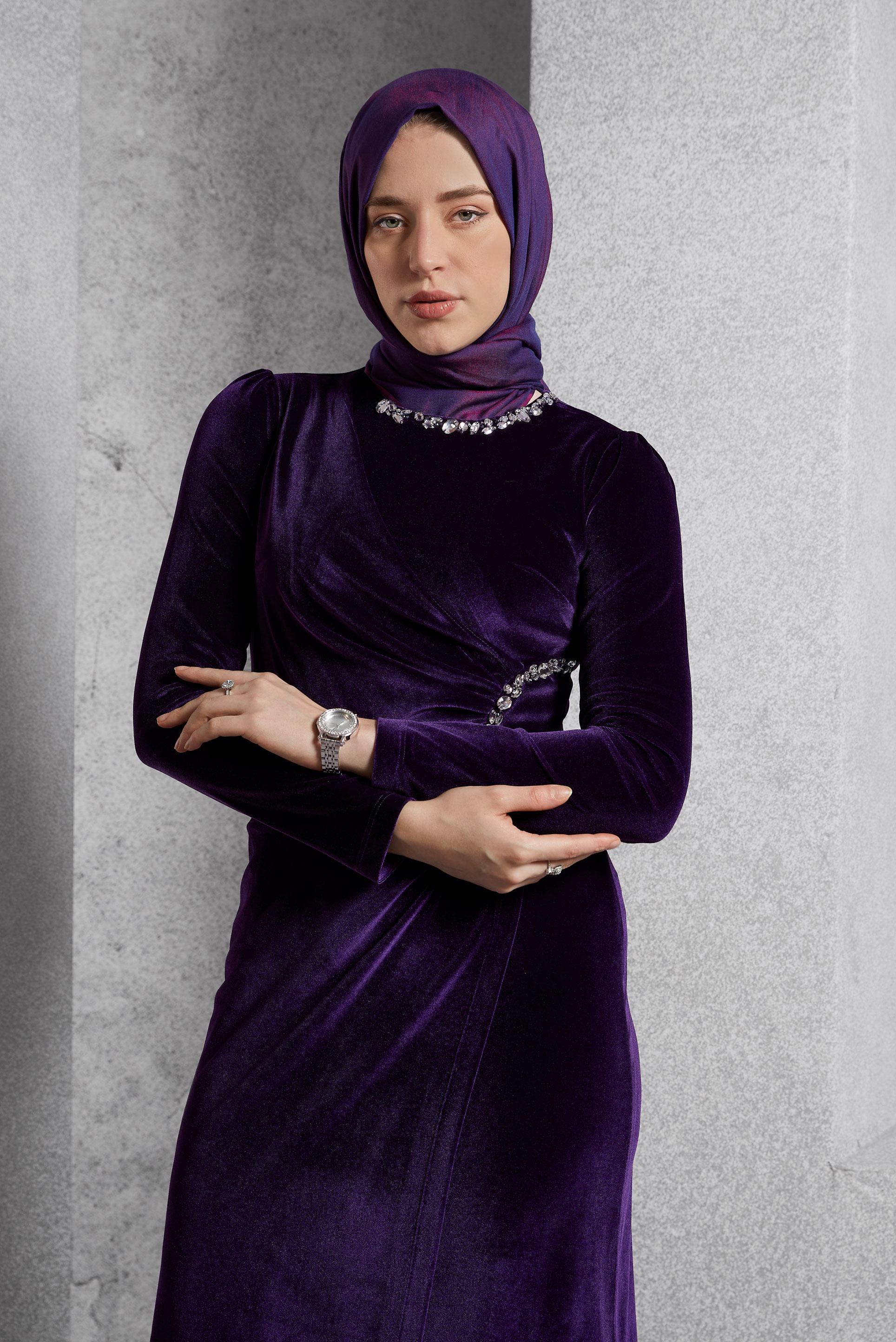Vêtements hijab POURPRE ROBE BRODÉE DE PIERRES PRÉCIEUSES 45260