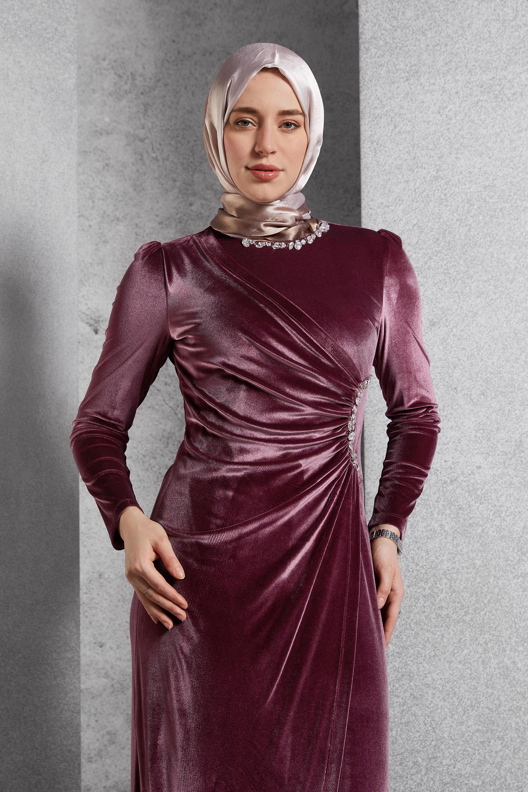Vêtements hijab ROSE ROBE BRODÉE DE PIERRES PRÉCIEUSES 45260