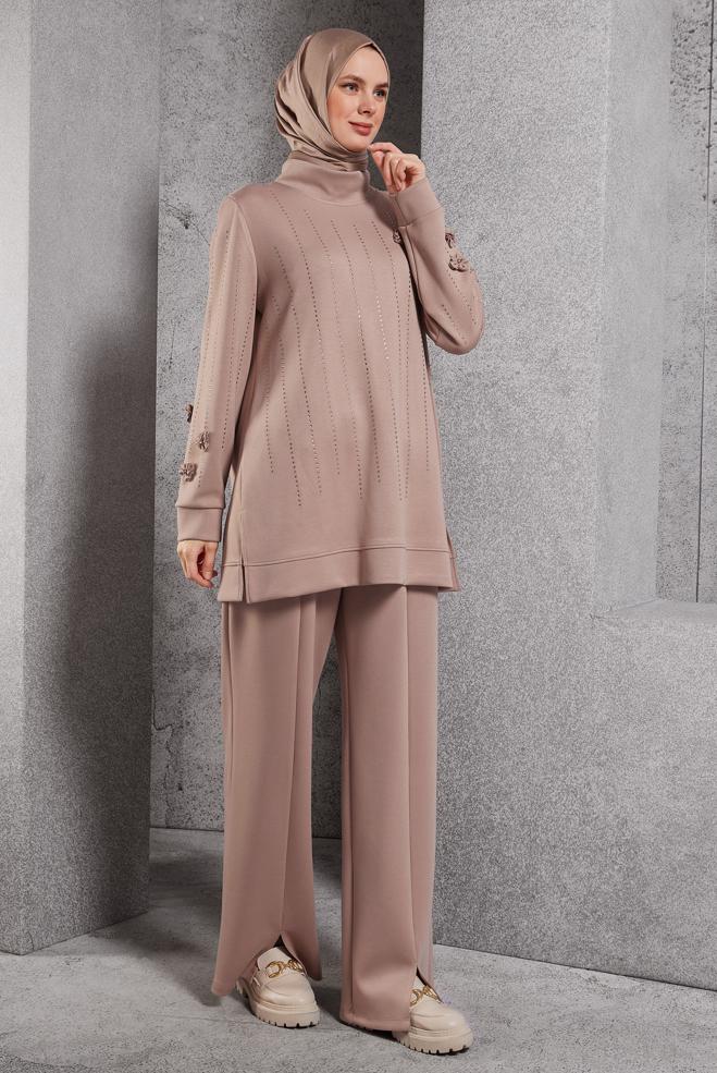 Vêtements hijab BRUN ENSEMBLE DE SURVÊTEMENT AVEC DÉTAIL DE BIJOUX 45041 - ALVİNA