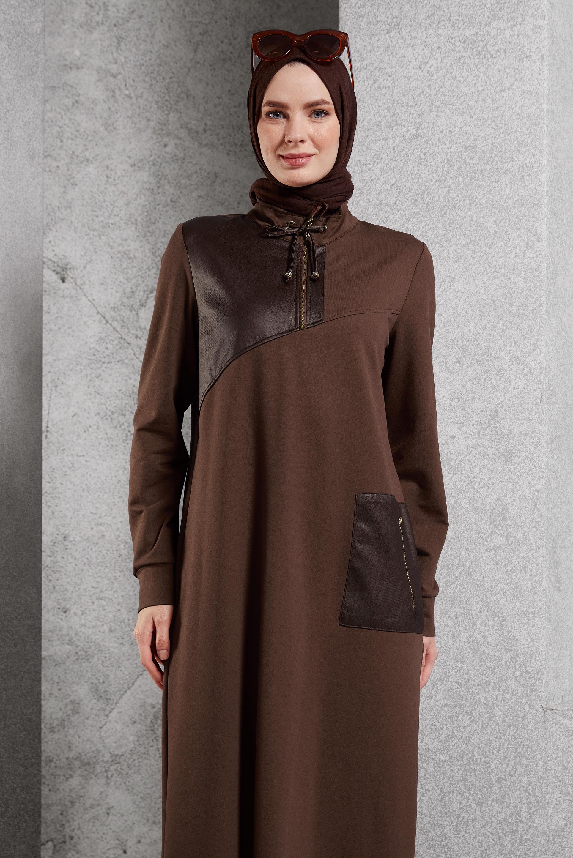 Vêtements hijab BRUN ROBE DE SURVÊTEMENT À COL FERMÉ À GLISSIÈRE 45099