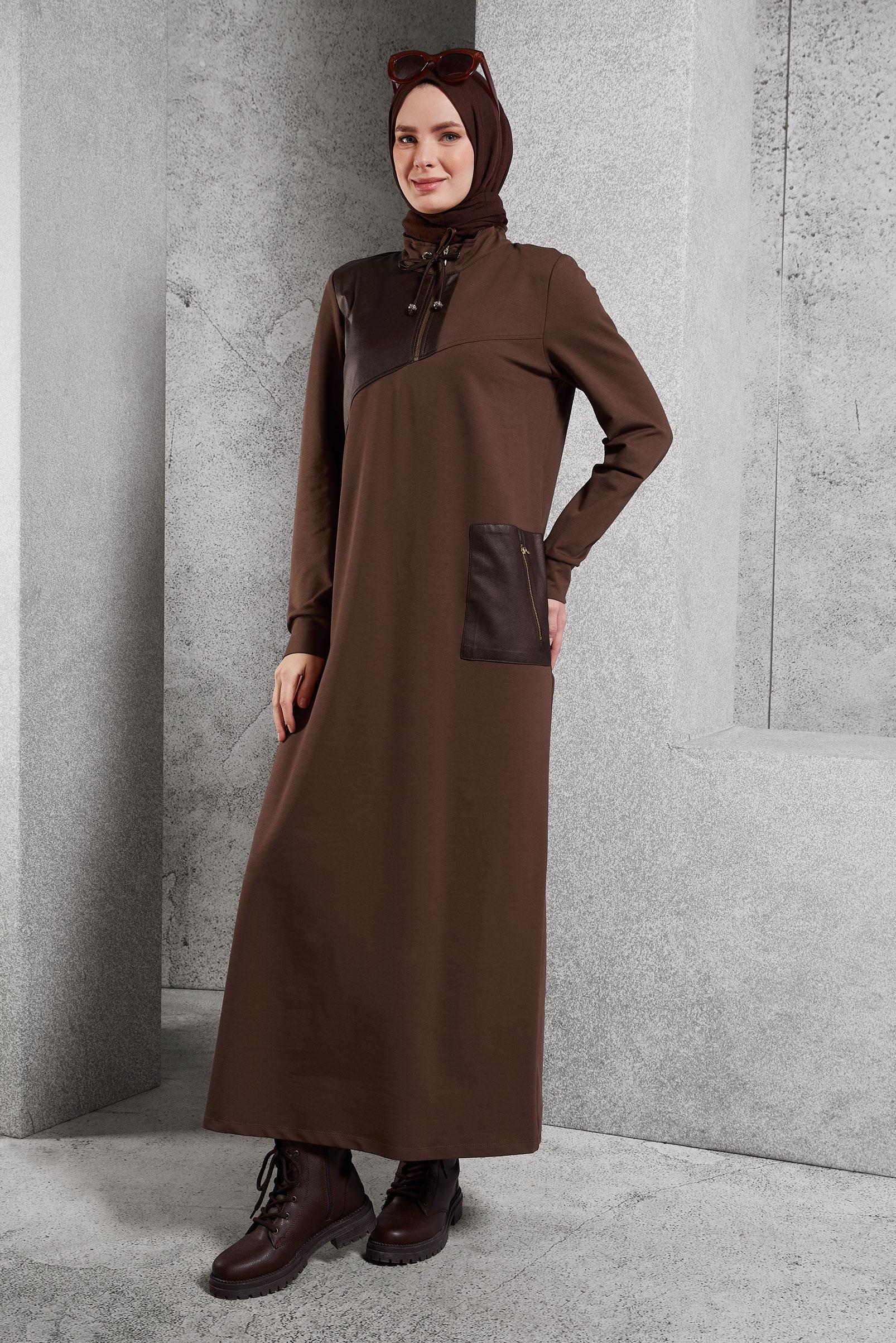 Vêtements hijab BRUN ROBE DE SURVÊTEMENT À COL FERMÉ À GLISSIÈRE 45099