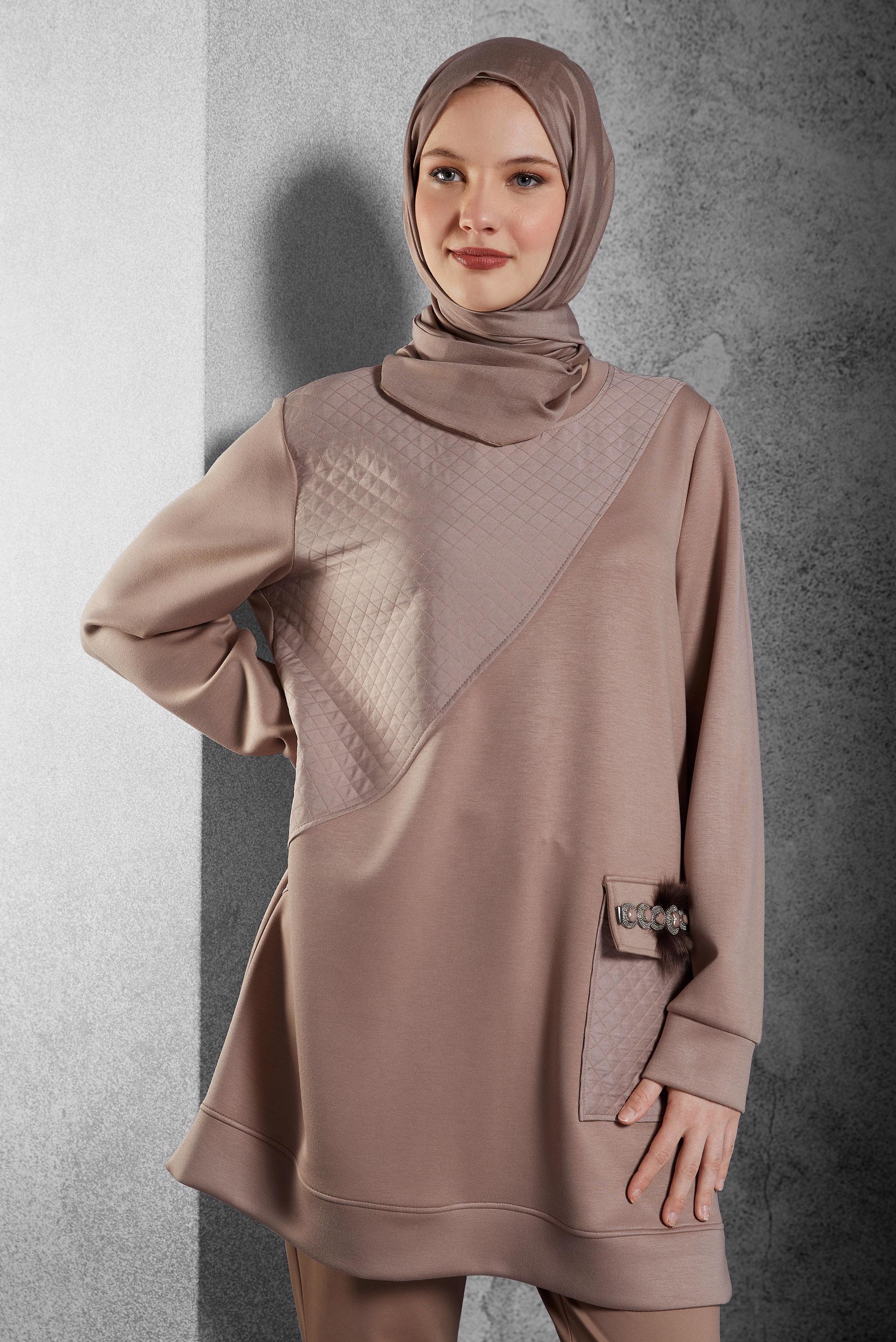 Vêtements hijab BRUN TUNIQUE DE SURVÊTEMENT AVEC BIJOU 45203