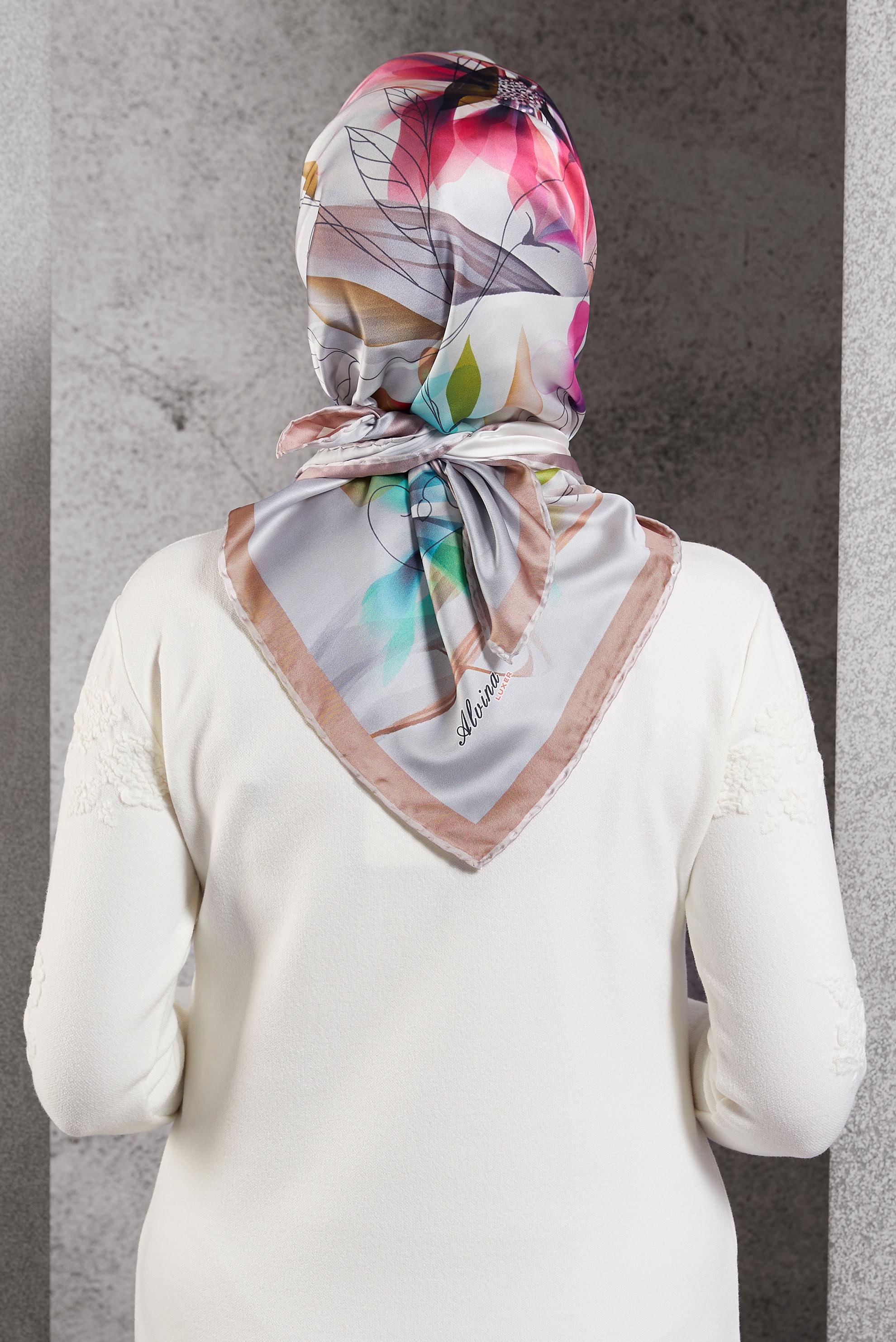 Tesettür giyim BEJ ALVİNA DESENLİ EŞARP 8520