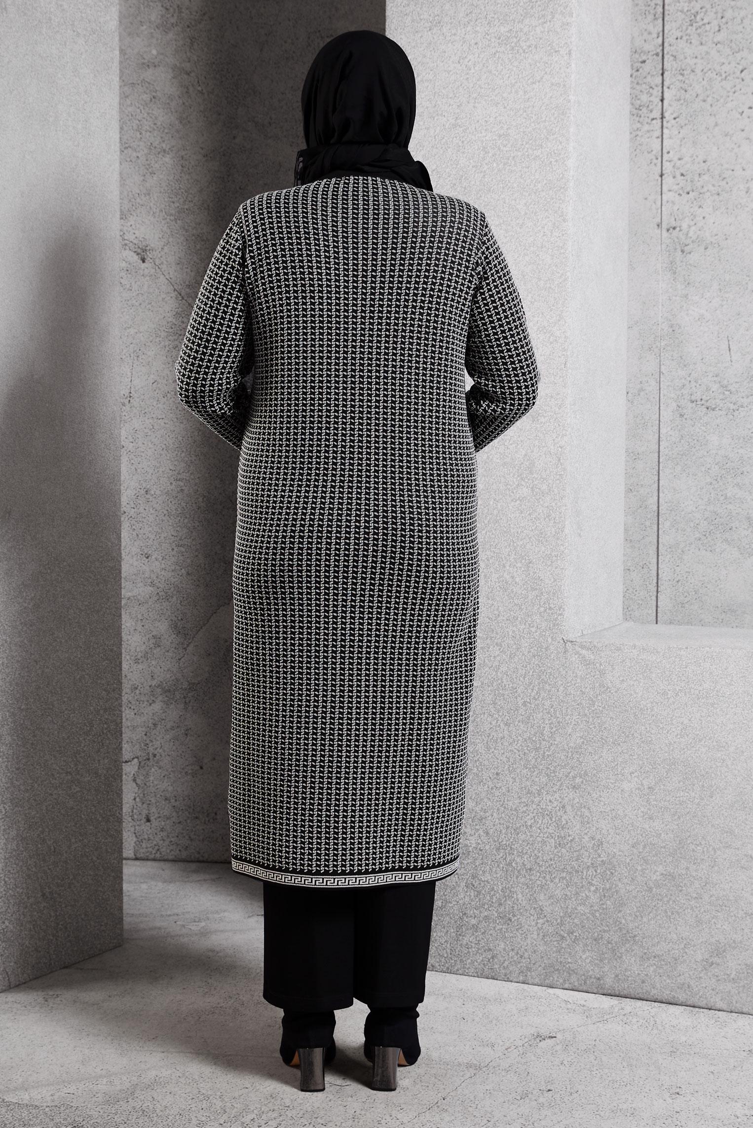 Tesettür giyim SİYAH DESENLİ TRİKO HIRKA 20605