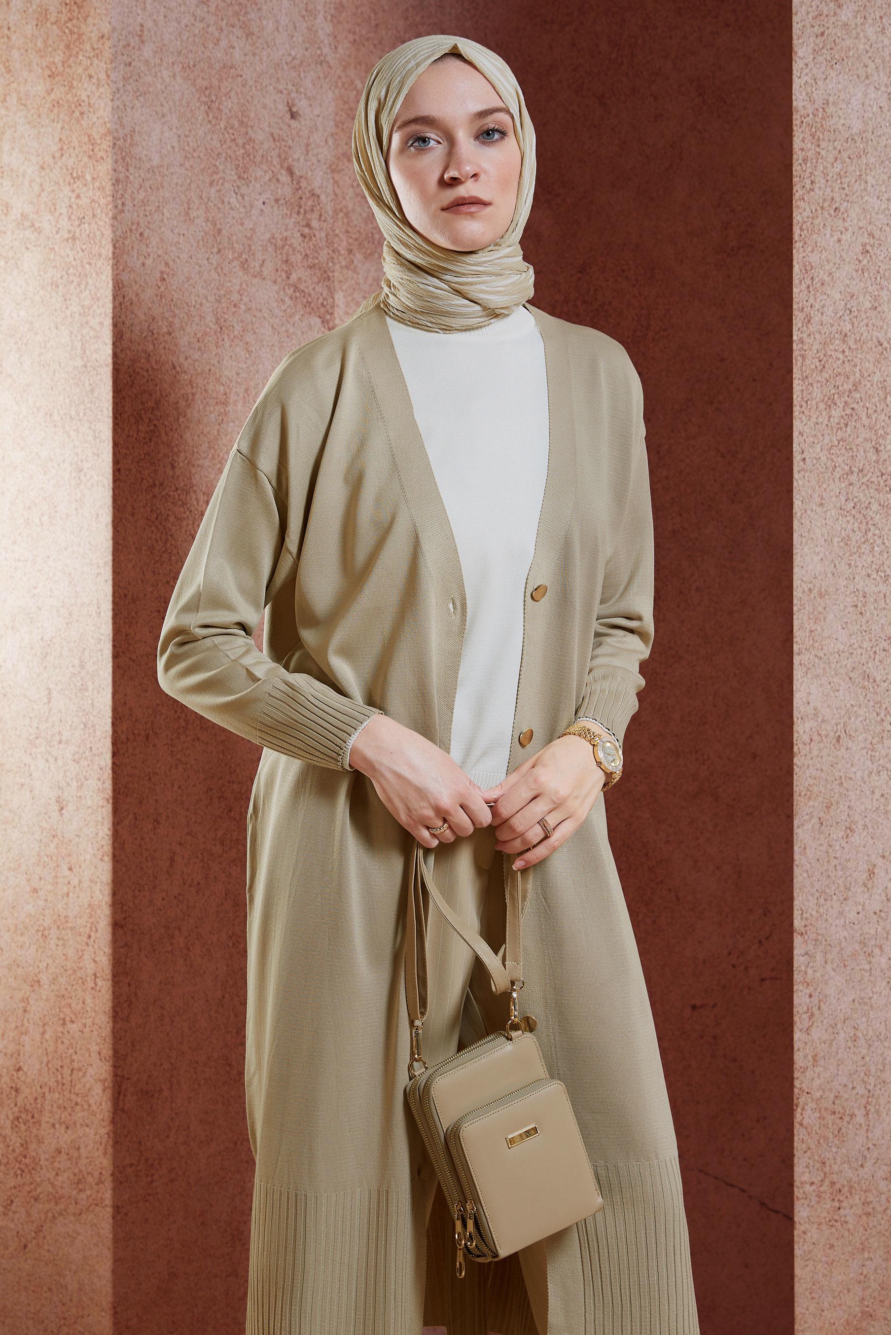 Tesettür giyim BEJ UZUN TRİKO HIRKA 45000