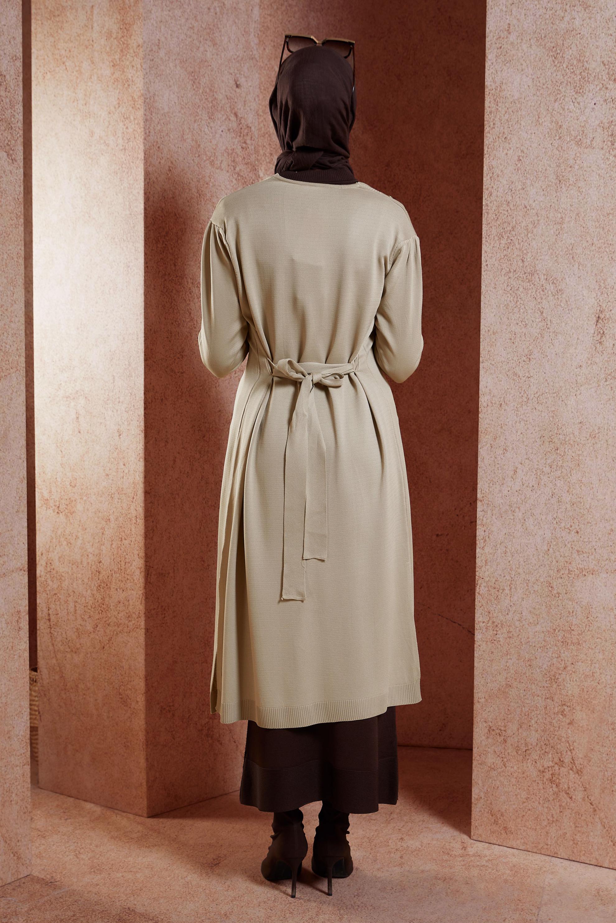 Tesettür giyim BEJ KUŞAKLI TRİKO HIRKA 45001