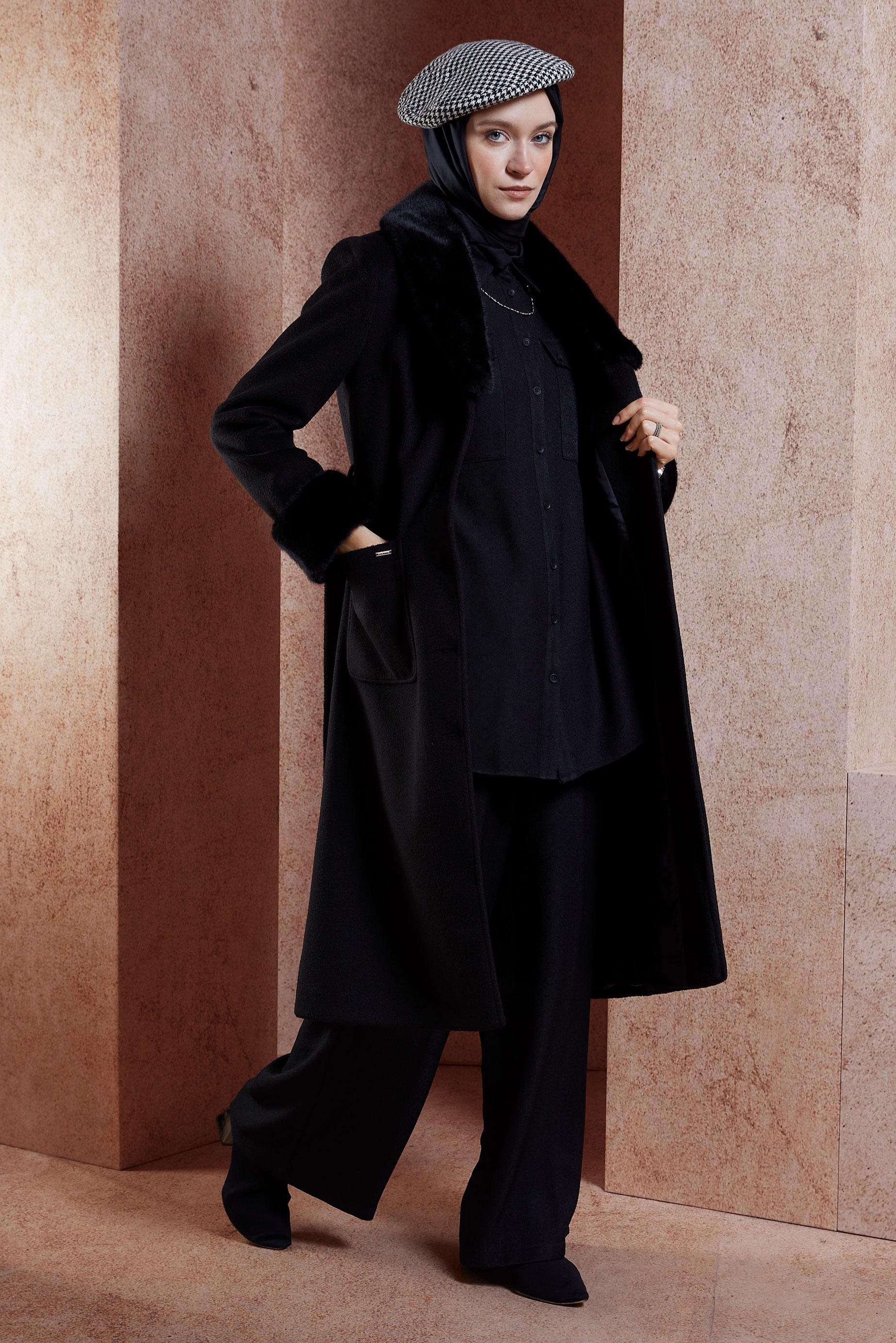 Vêtements hijab NOIR MANTEAU CEINTURÉ À DÉTAILS DE FOURRURE 90501