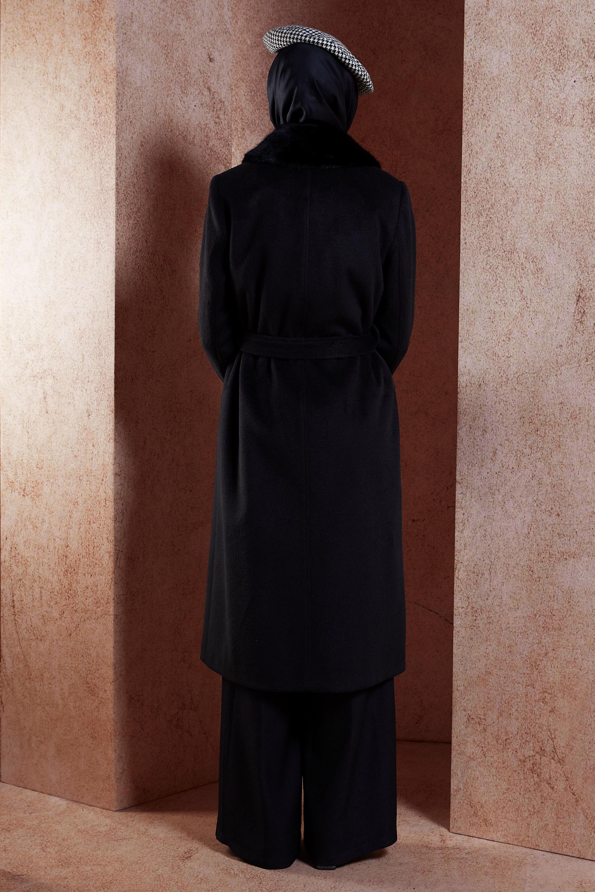 Vêtements hijab NOIR MANTEAU CEINTURÉ À DÉTAILS DE FOURRURE 90501