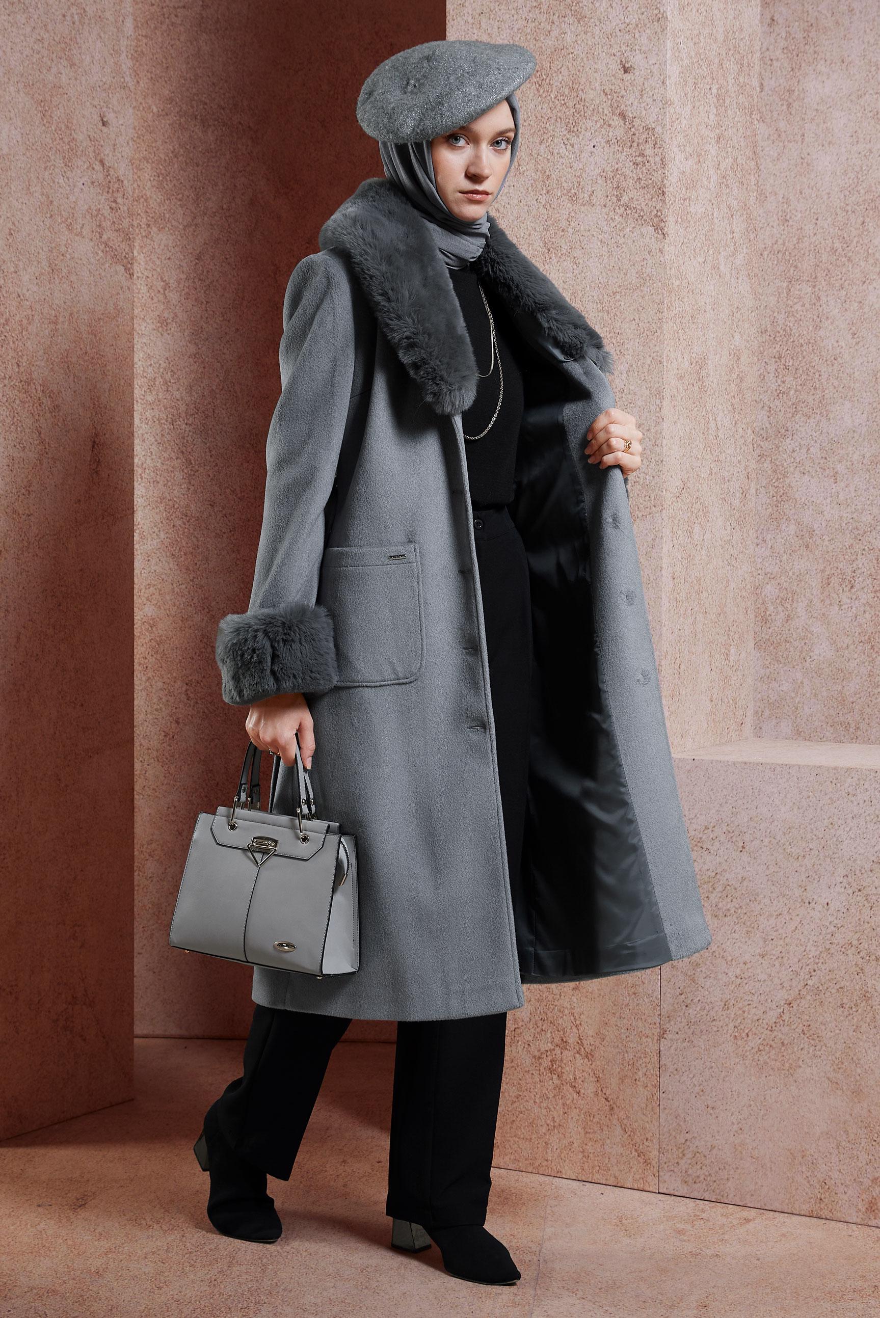 Tesettür giyim GRİ KÜRK DETAYLI KUŞAKLI KABAN 90501