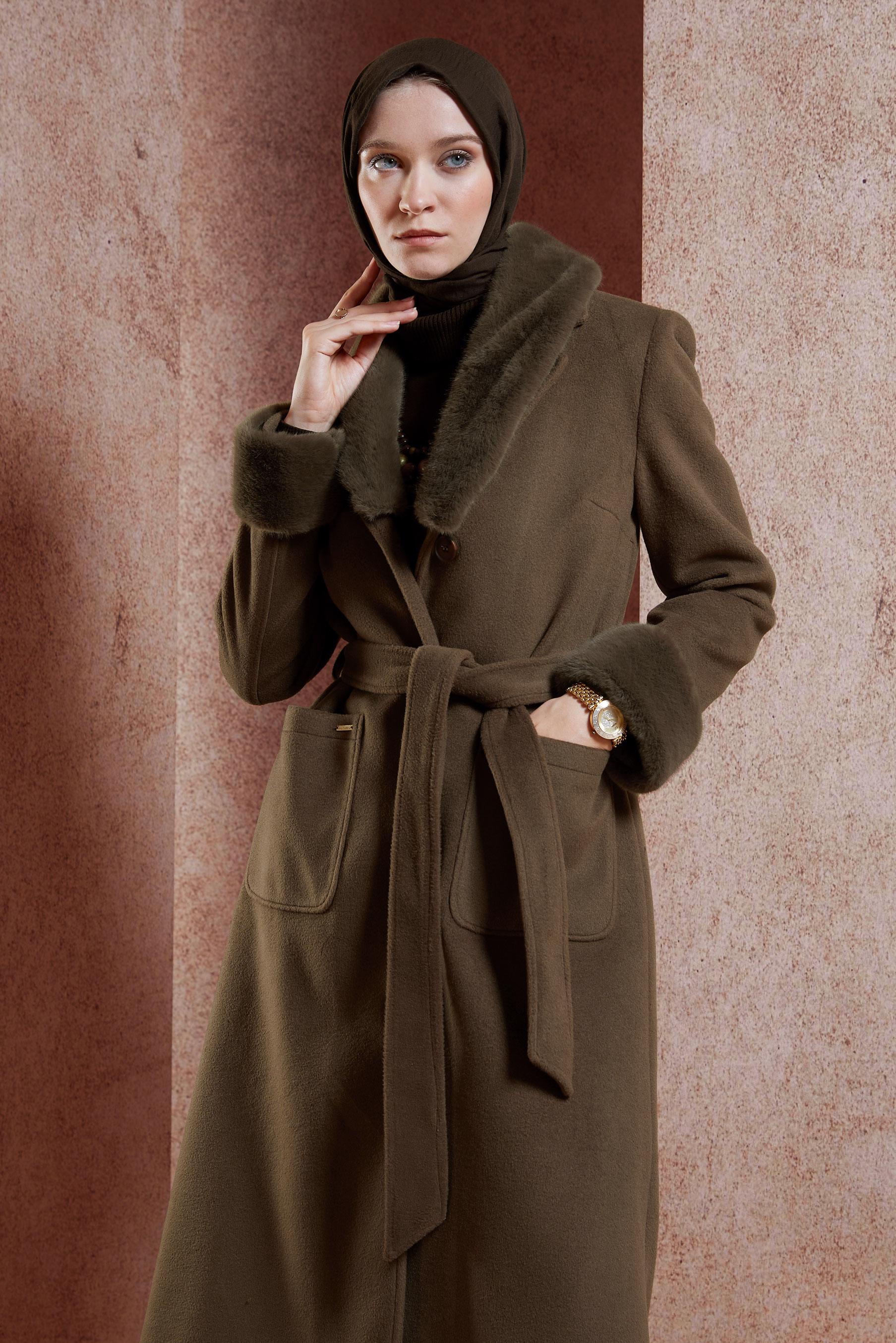 Tesettür giyim KAHVE KÜRK DETAYLI KUŞAKLI KABAN 90501