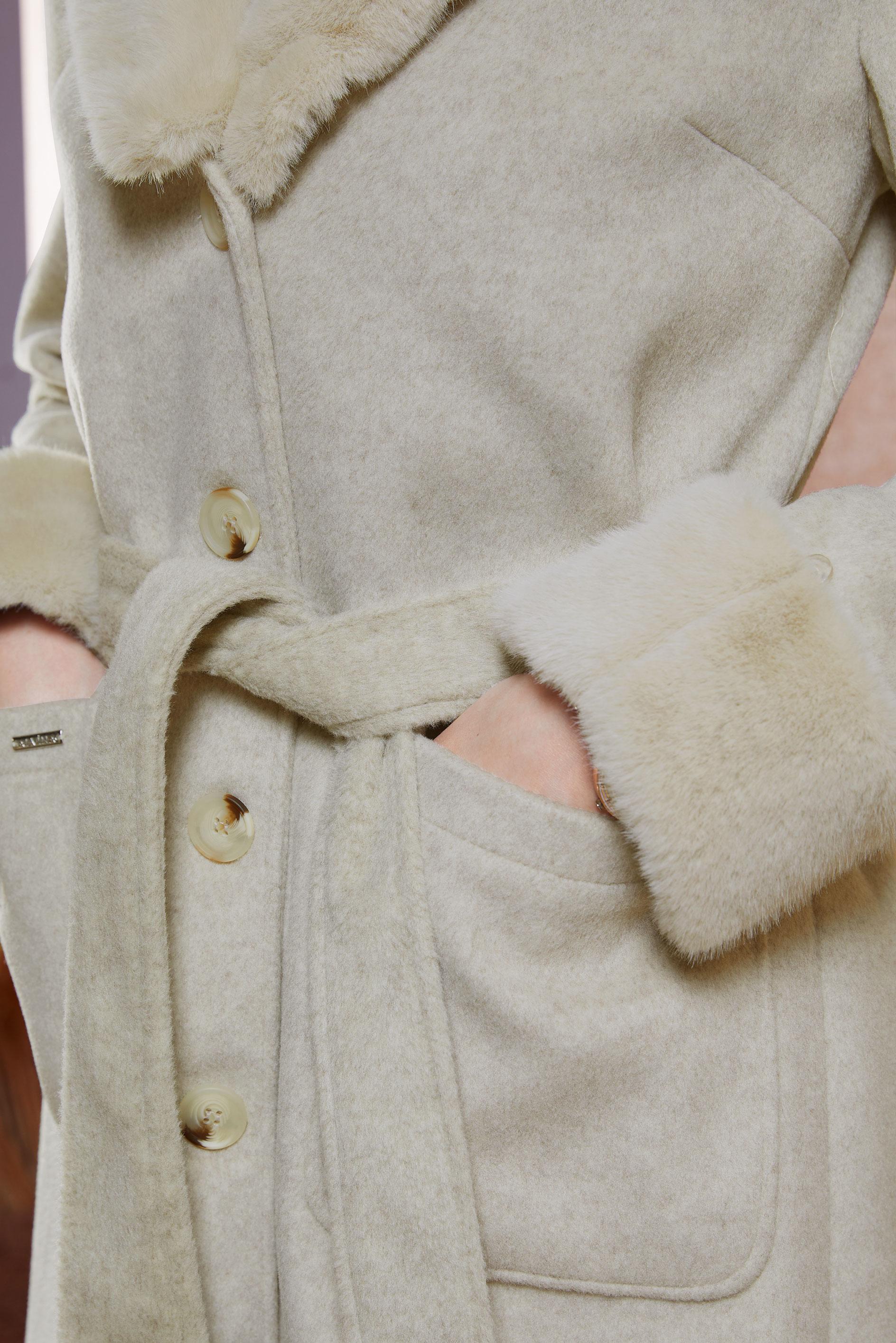 Tesettür giyim BEJ KÜRK DETAYLI KUŞAKLI KABAN 90501