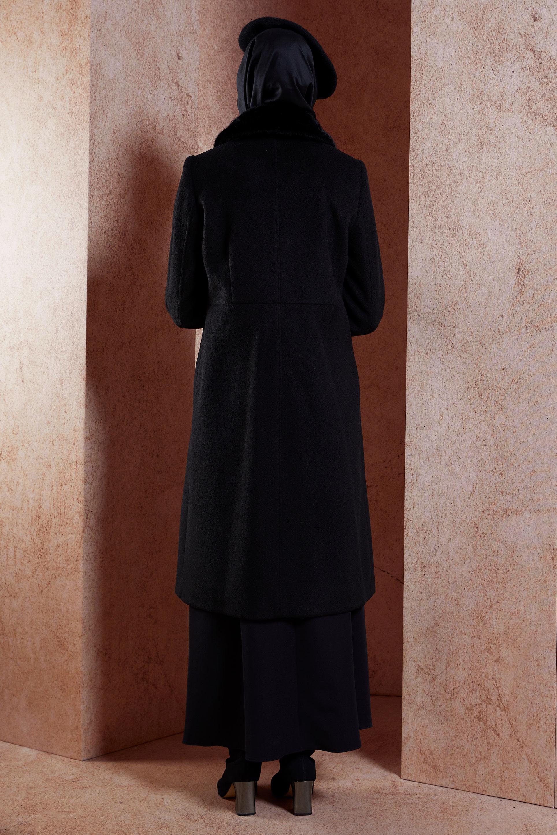 Tesettür giyim SİYAH YAKASI KÜRK DETAYLI KABAN 90503